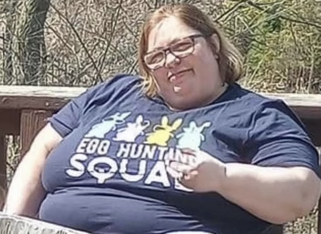 Mulher de 154 quilos que tomava conta de criança, castigou-a sentando-se em cima dele. Menino morreu