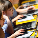 Candidato do Chega às autárquicas simula sexo com outro homem em sessão fotográfica. Veja as fotos