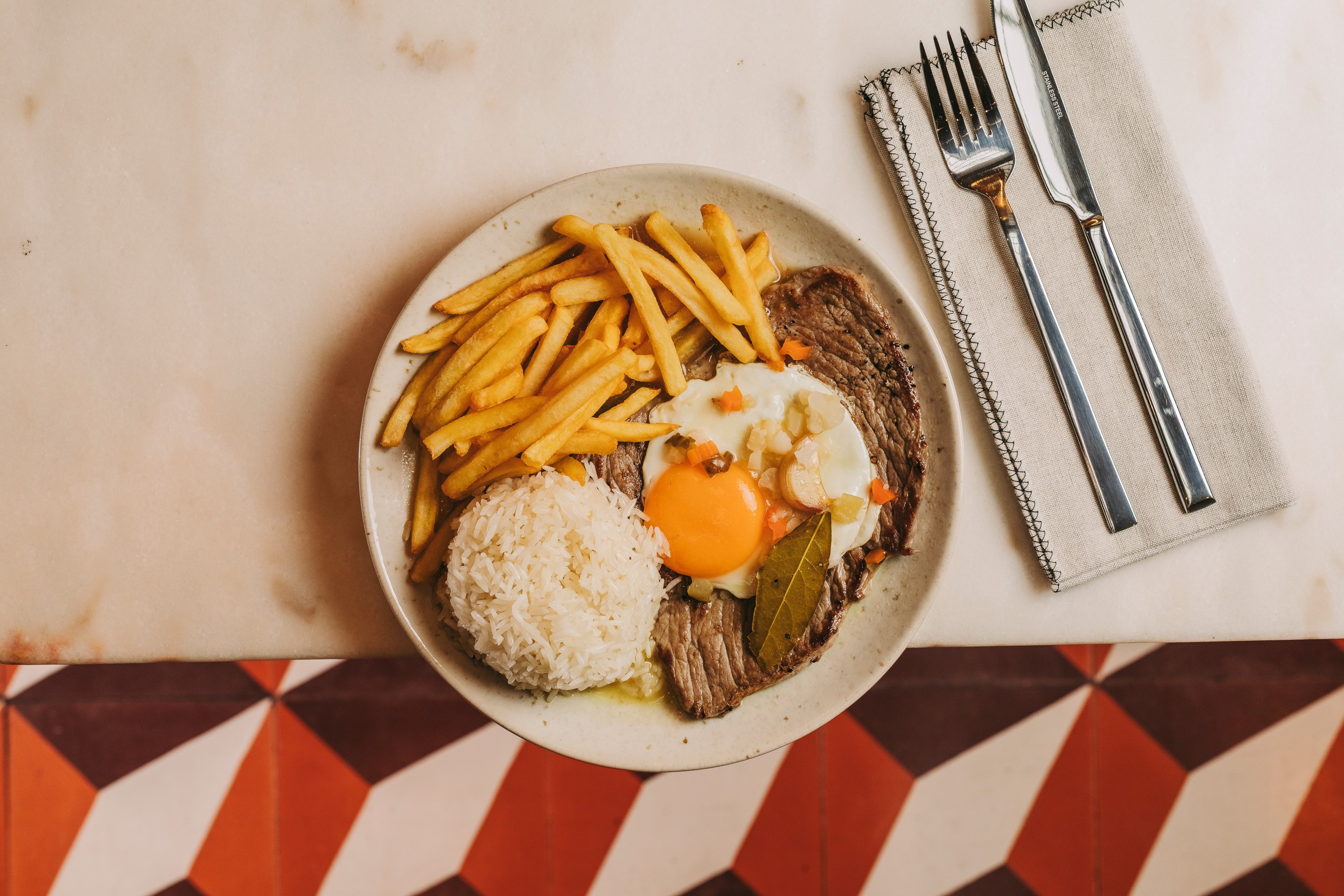 Já há bitoques na A Padaria Portuguesa. Saiba quanto custa o menu de almoço (e aproveite o desconto)