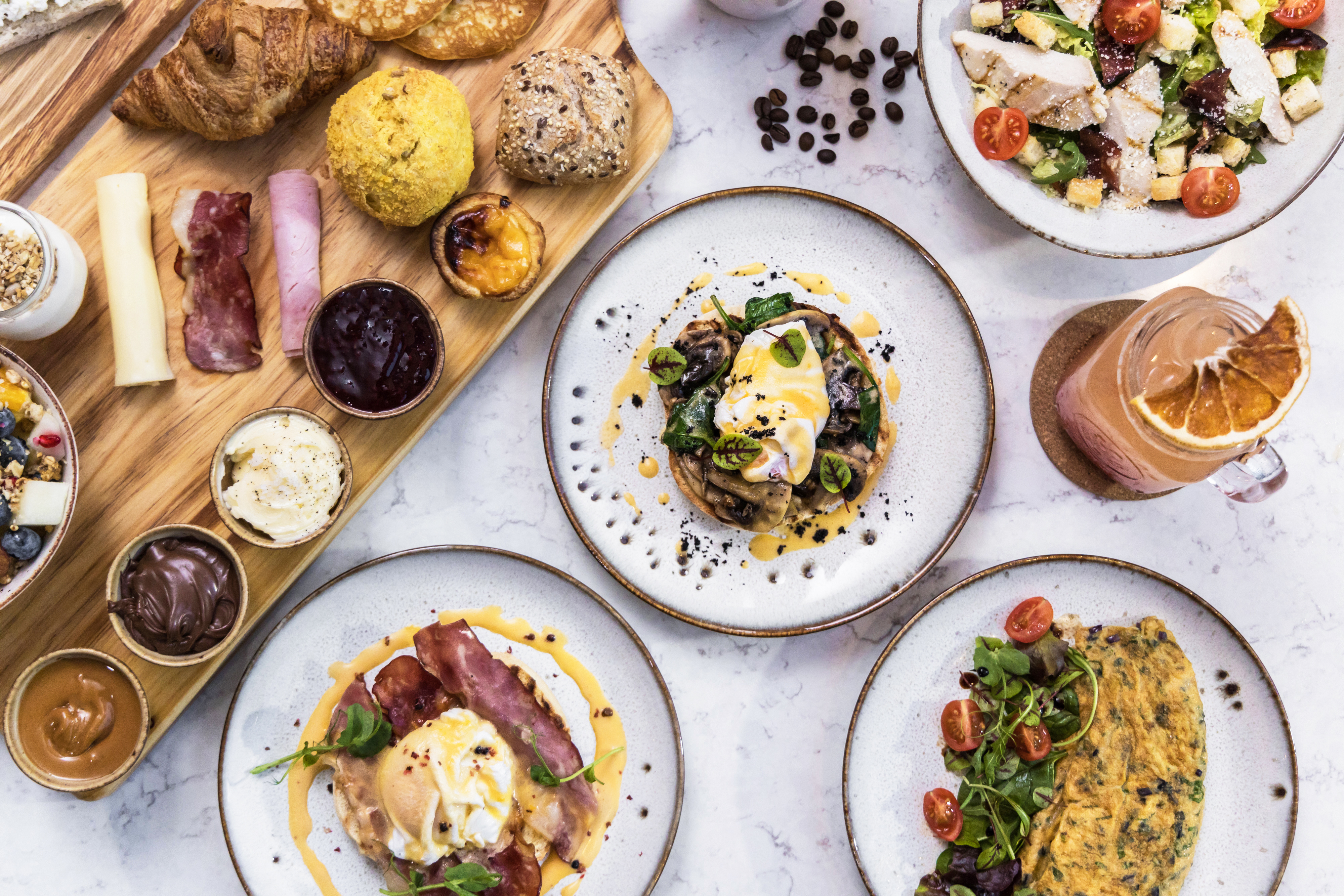 Brunch e piscina no outono? Neste hotel a água é aquecida e a comida é de conforto
