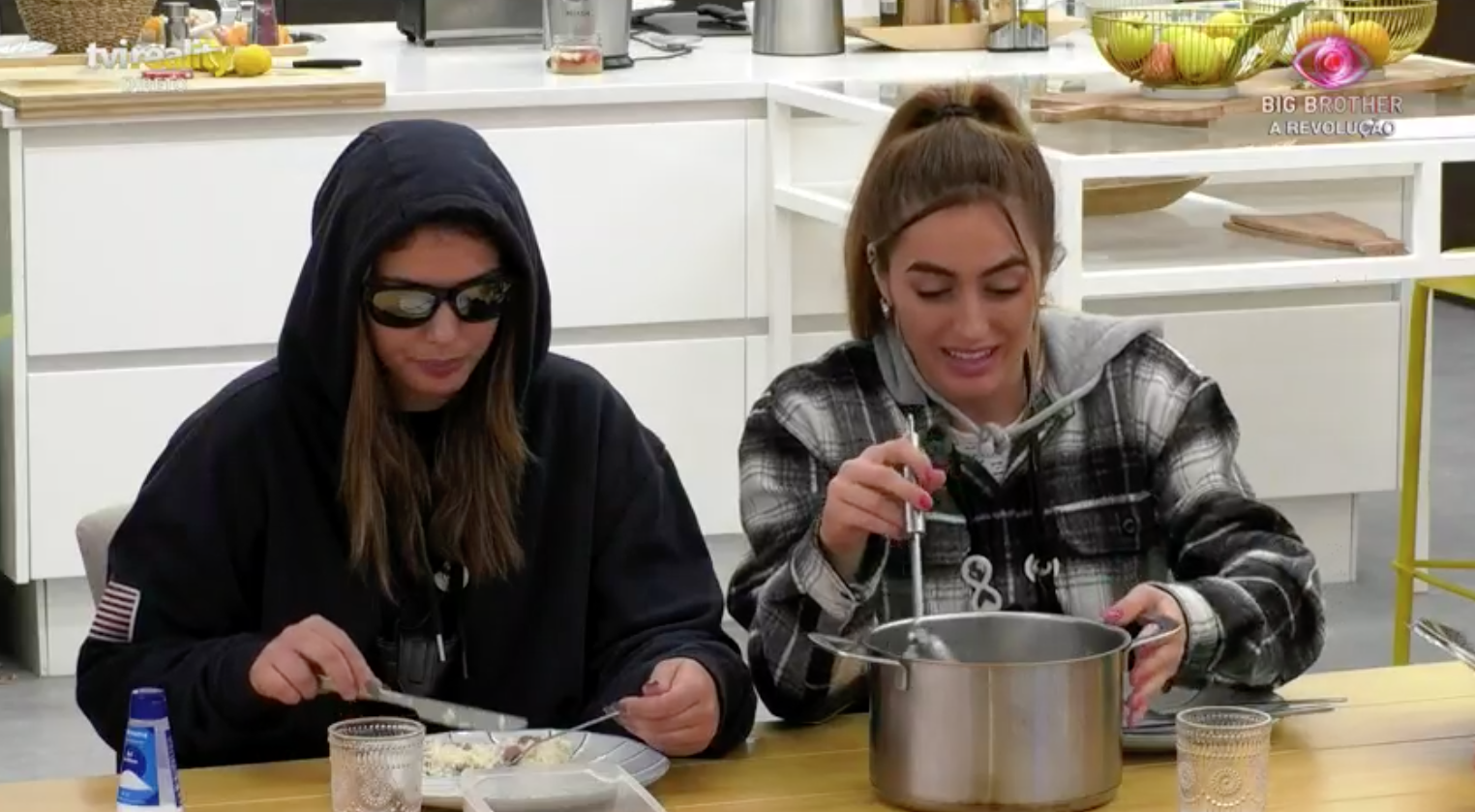 “Big Brother” repreende Carina por interromper jantar dos nomeados. “É uma falta de respeito!”