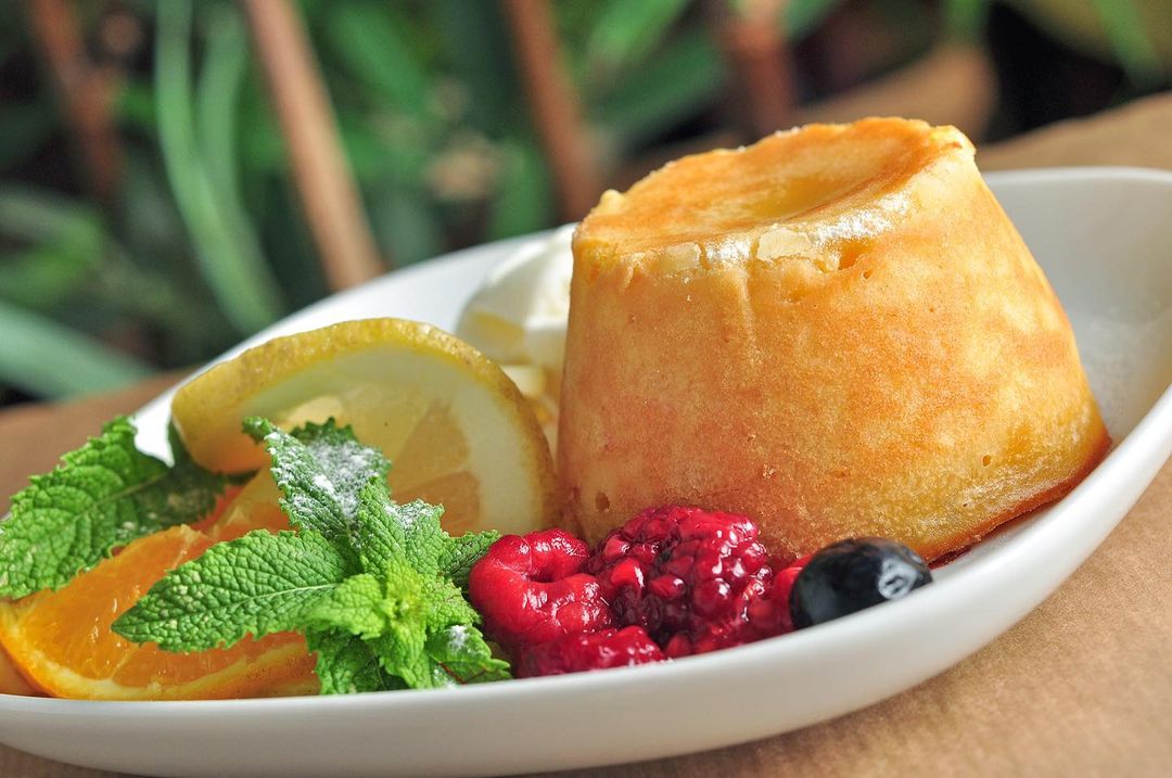 Taska Lusa. O restaurante do Estoril que troca o chocolate pela abóbora no fondant — e resulta