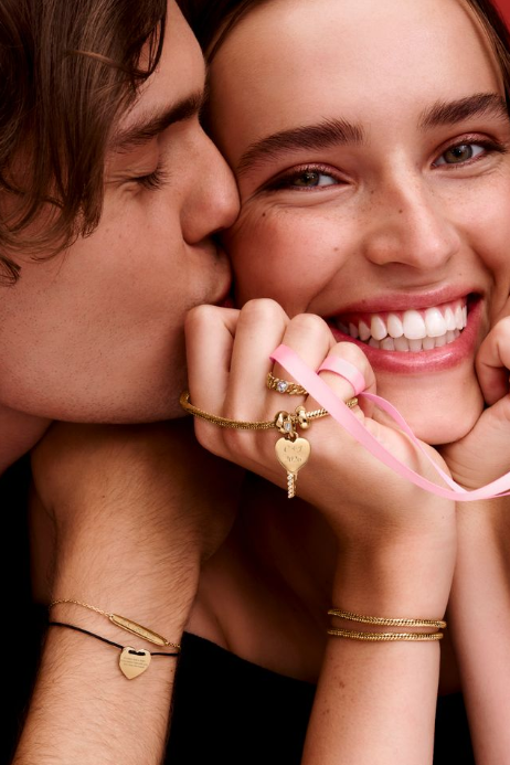 Estamos fãs da nova coleção para o São Valentim da Pandora. Veja as peças icónicas perfeitas para oferecer