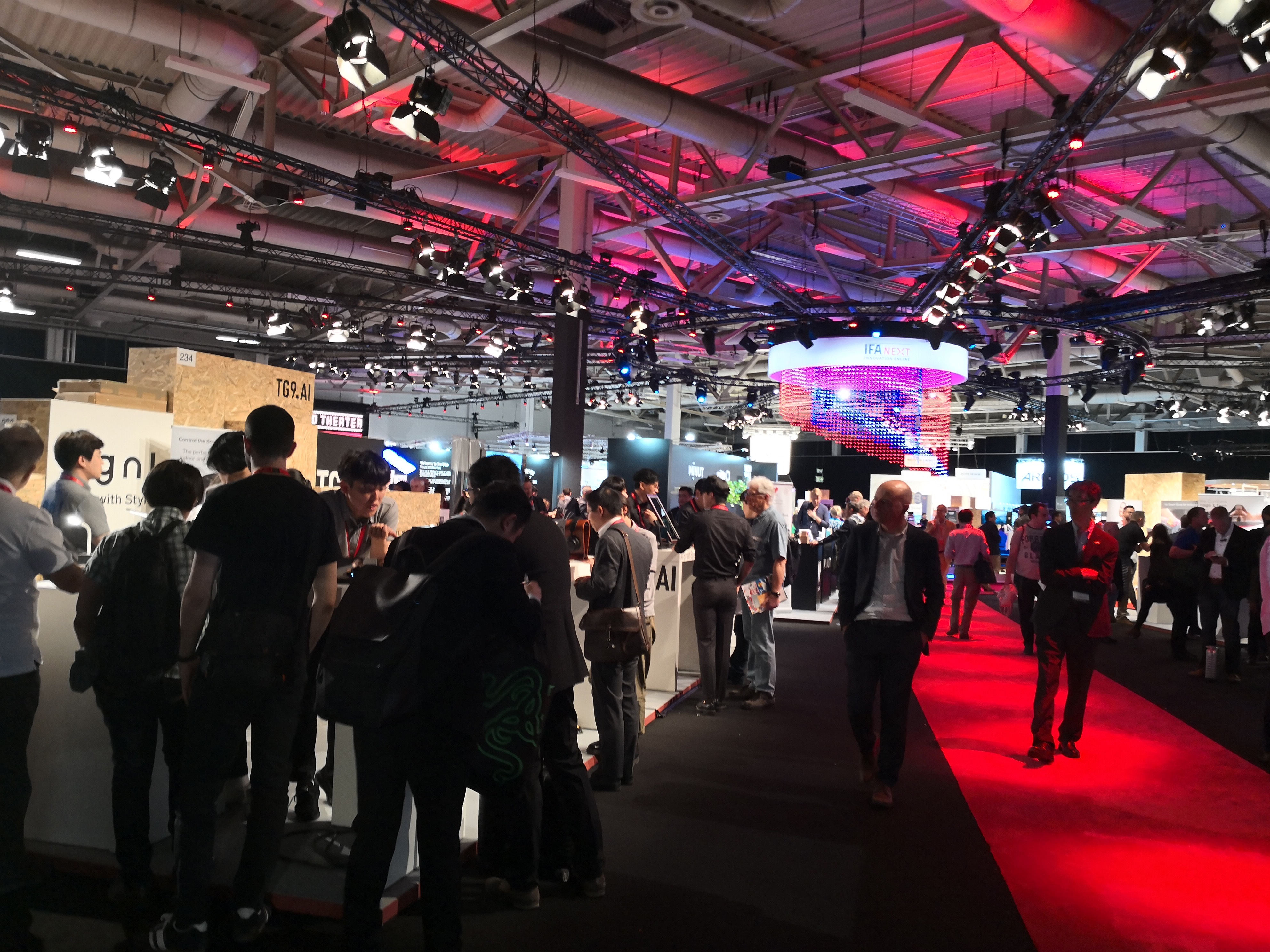 Dos gestos ao peso das palavras, José Sócrates esteve sempre ao ataque na entrevista à TVI