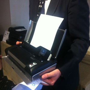 No 9.º aniversário da canção “Friday”, Rebecca Black fala sobre o que sentiu aos 13 anos