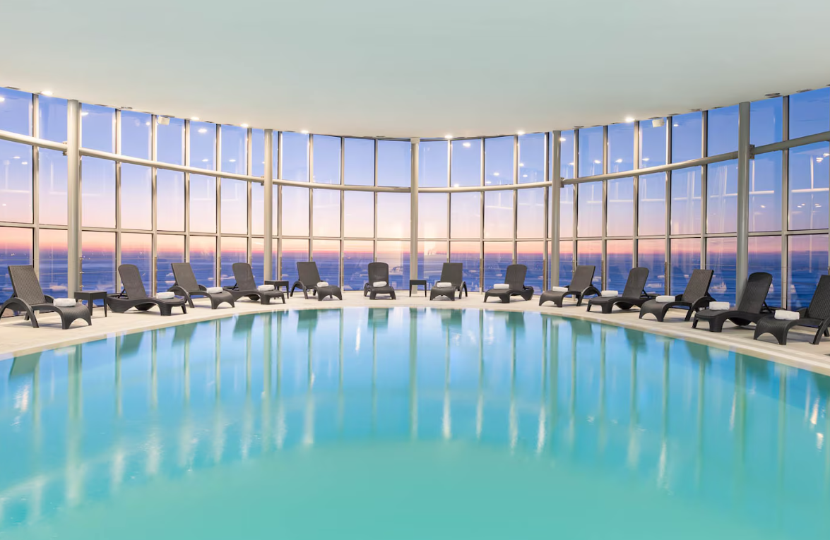 5 hotéis com piscinas interiores deslumbrantes para que o frio não seja uma desculpa