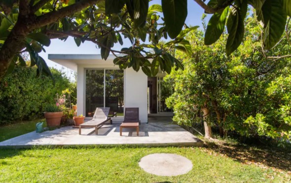 Uma casa com jardim: tudo o que precisa para confinar sem se sentir preso (a partir de 25€)