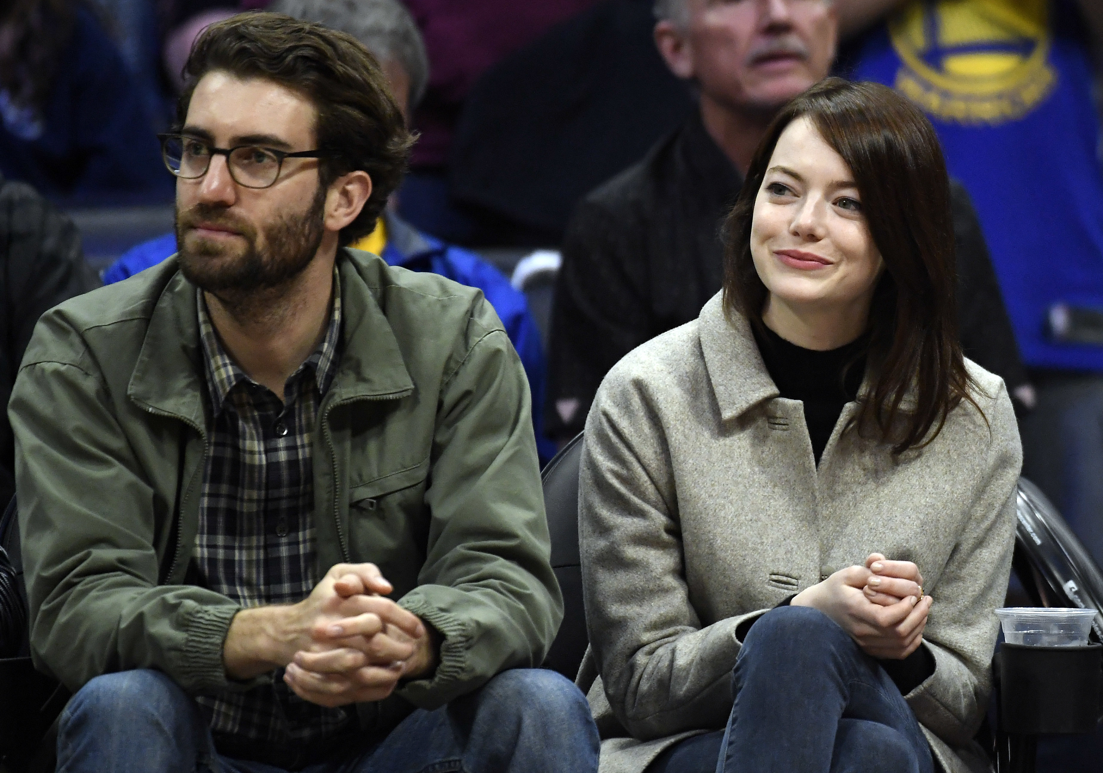 Três anos depois, Emma Stone e Dave McCary anunciam noivado