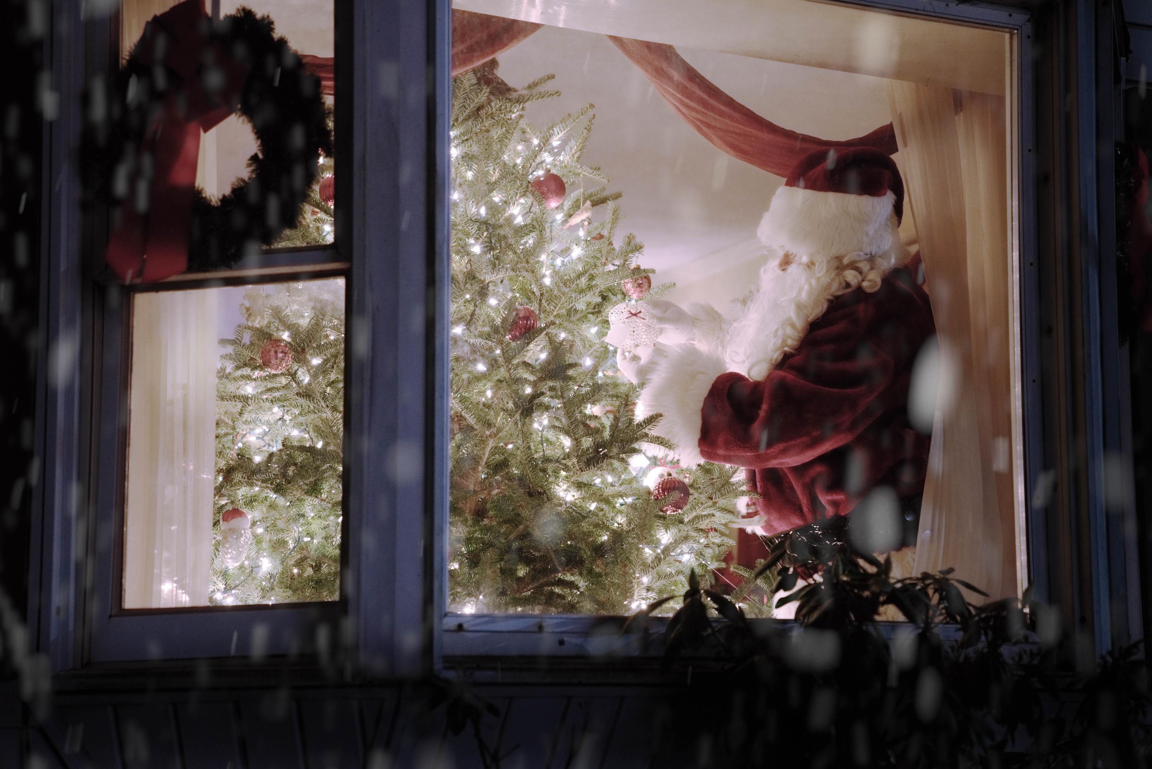 COVID-19. Visita de Pai Natal infetado a um lar mata 18 idosos e contagia 157 pessoas