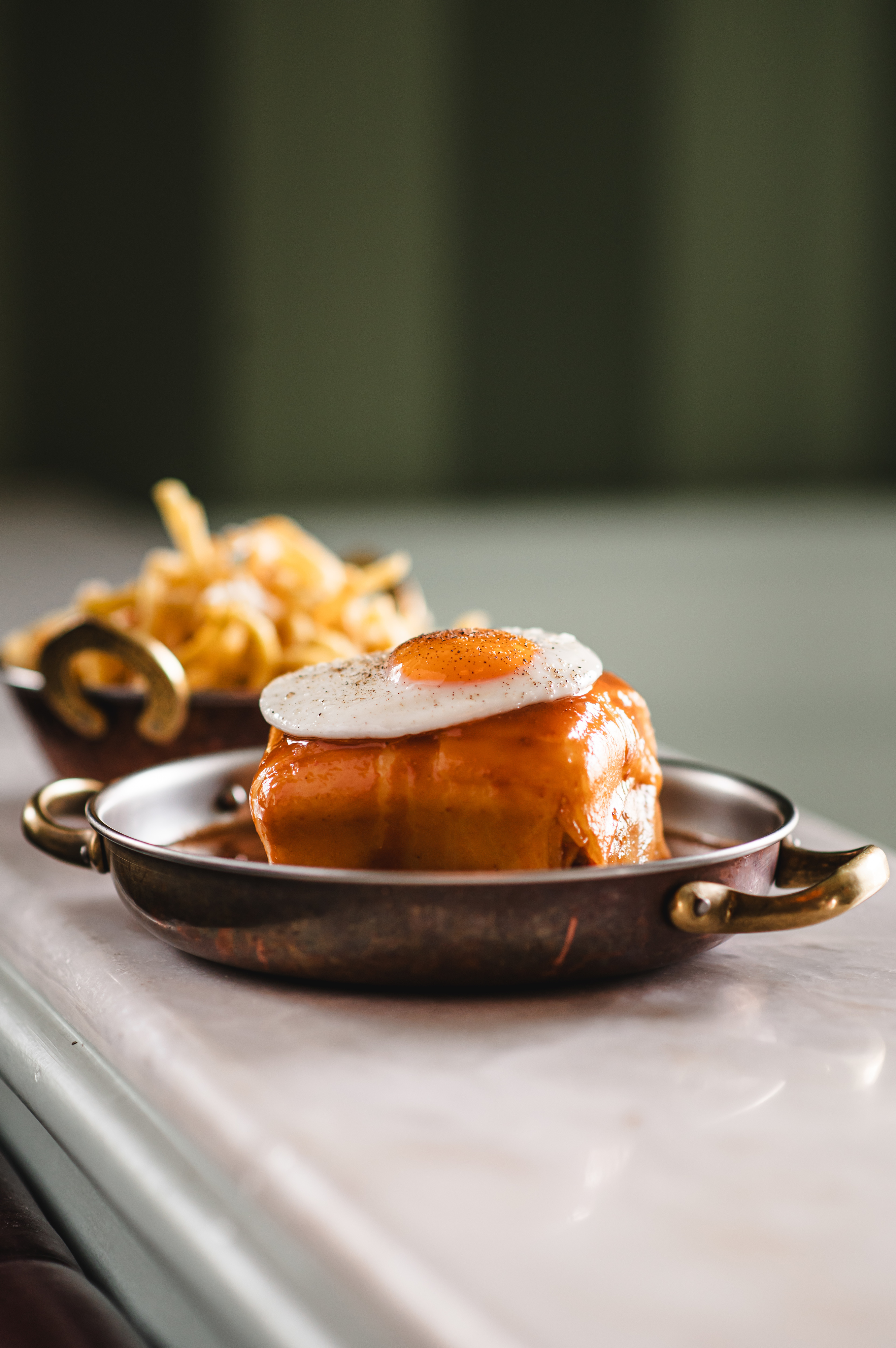 O XXL de Olivier tem novas francesinhas gulosas e que chegam com batatas com parmesão