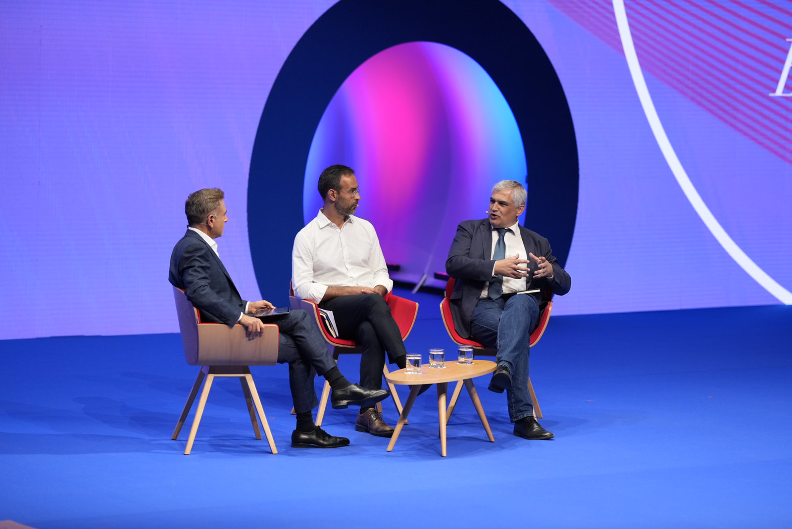 IA é “mais do que uma ferramenta” para a Defesa, mas quem aperta o gatilho quando entra no campo de batalha?