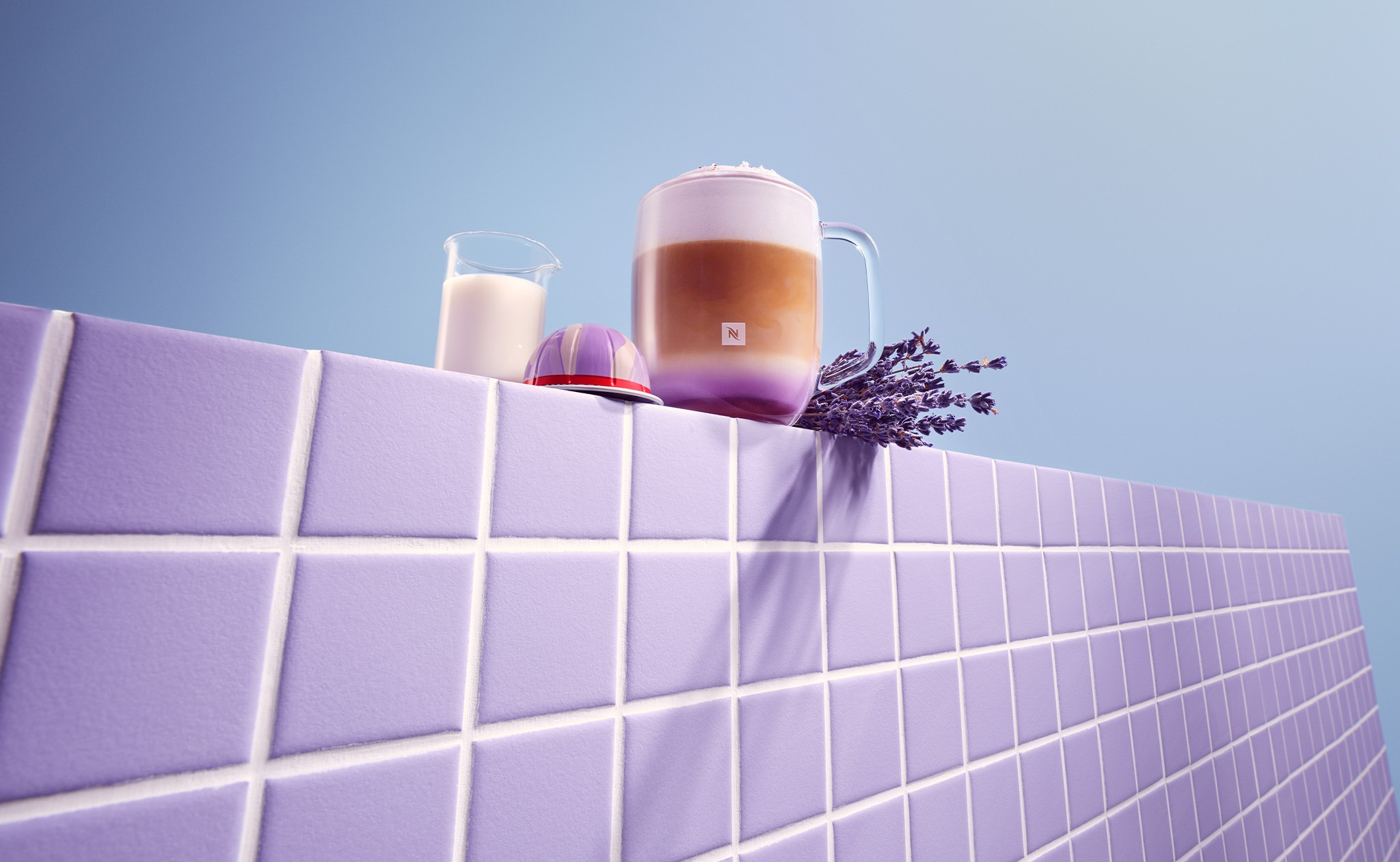 Um toque de lavanda no café matinal. Tem mesmo conhecer esta nova cápsula da Nespresso