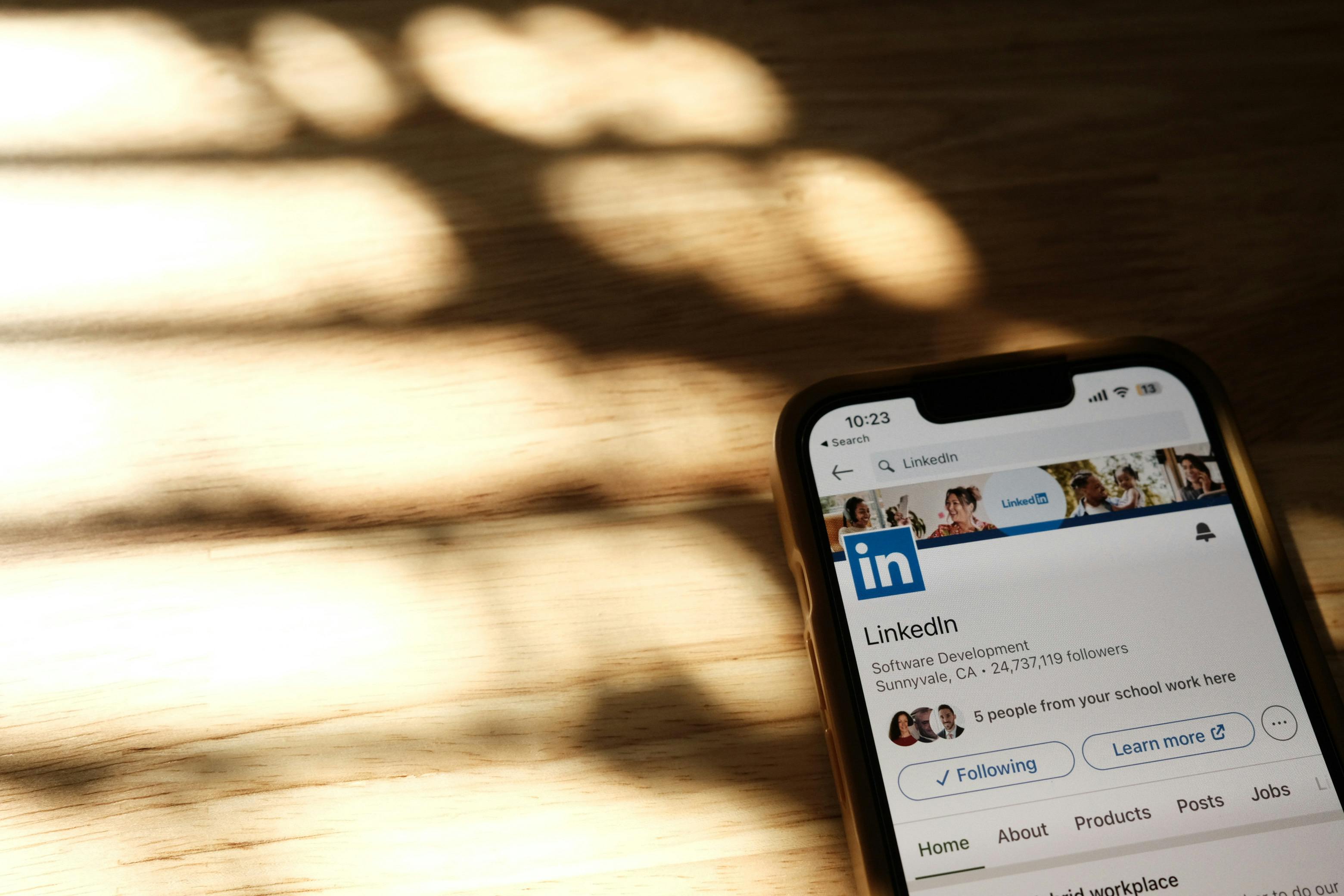 LinkedIN enfrenta processo por alegado uso de dados dos clientes para treinar IA