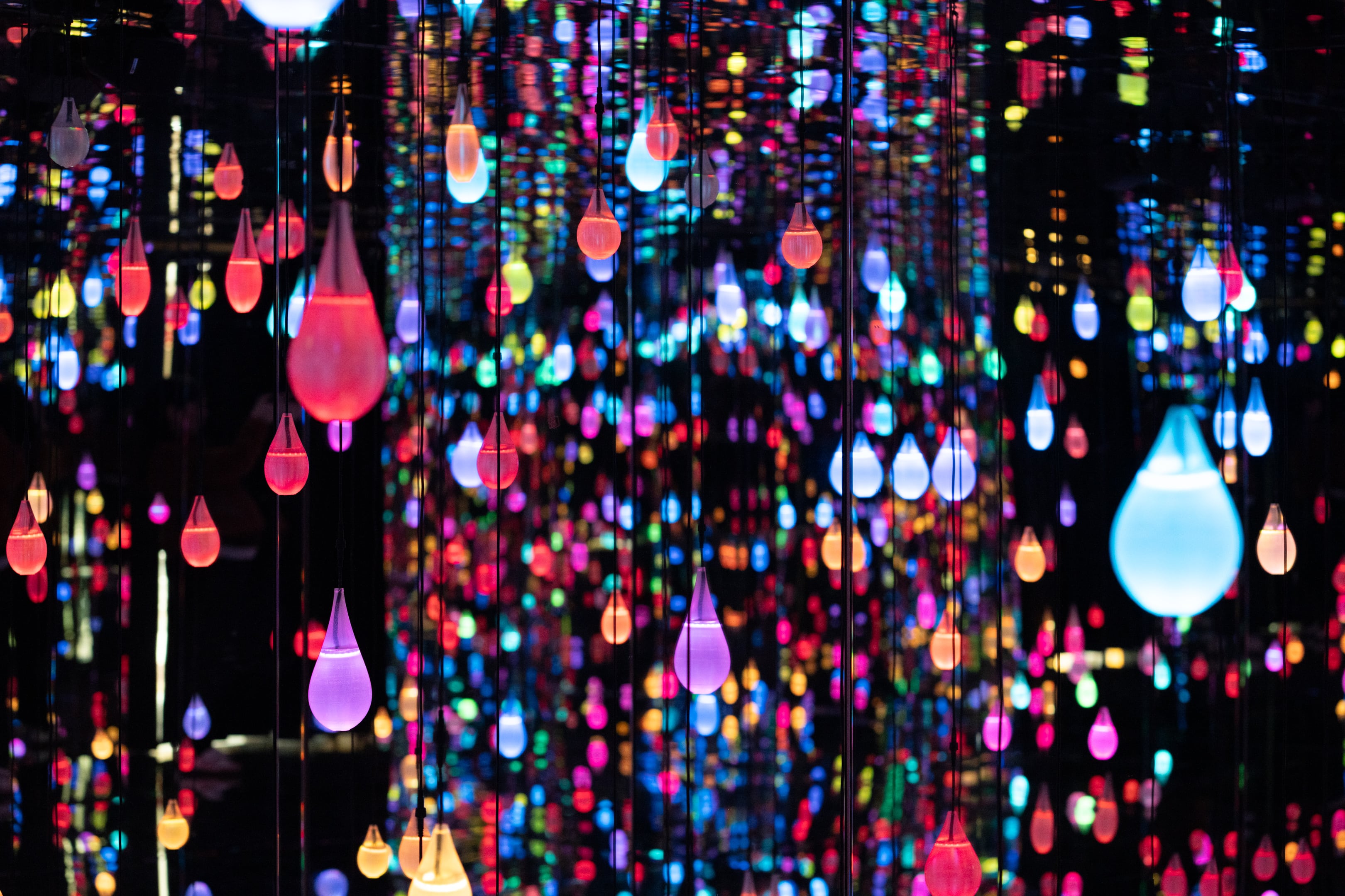 Adora ouvir a chuva? Então não pode deixar de visitar esta nova e grátis instalação no Amoreiras