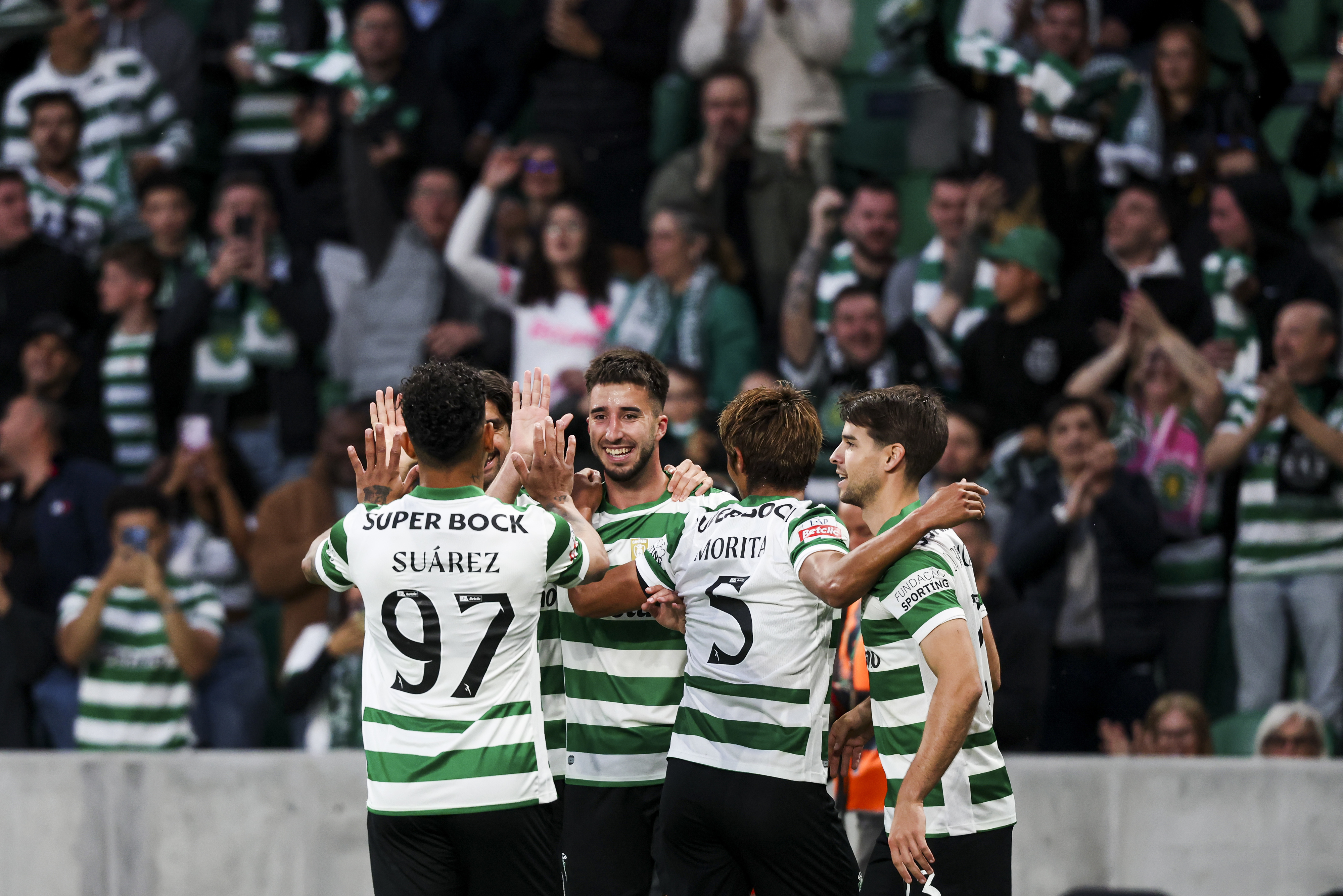 Sporting goleia Vitória de Guimarães e iguala Benfica na luta pelo segundo lugar — image 1