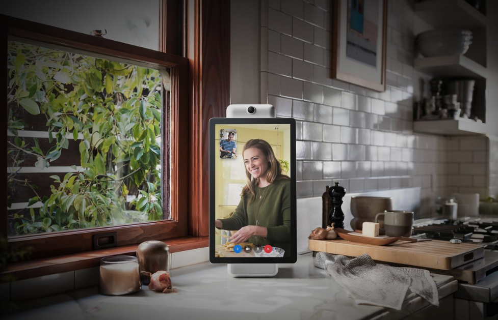 Facebook planeia lançar novos modelos do Smart Speaker Portal no outono