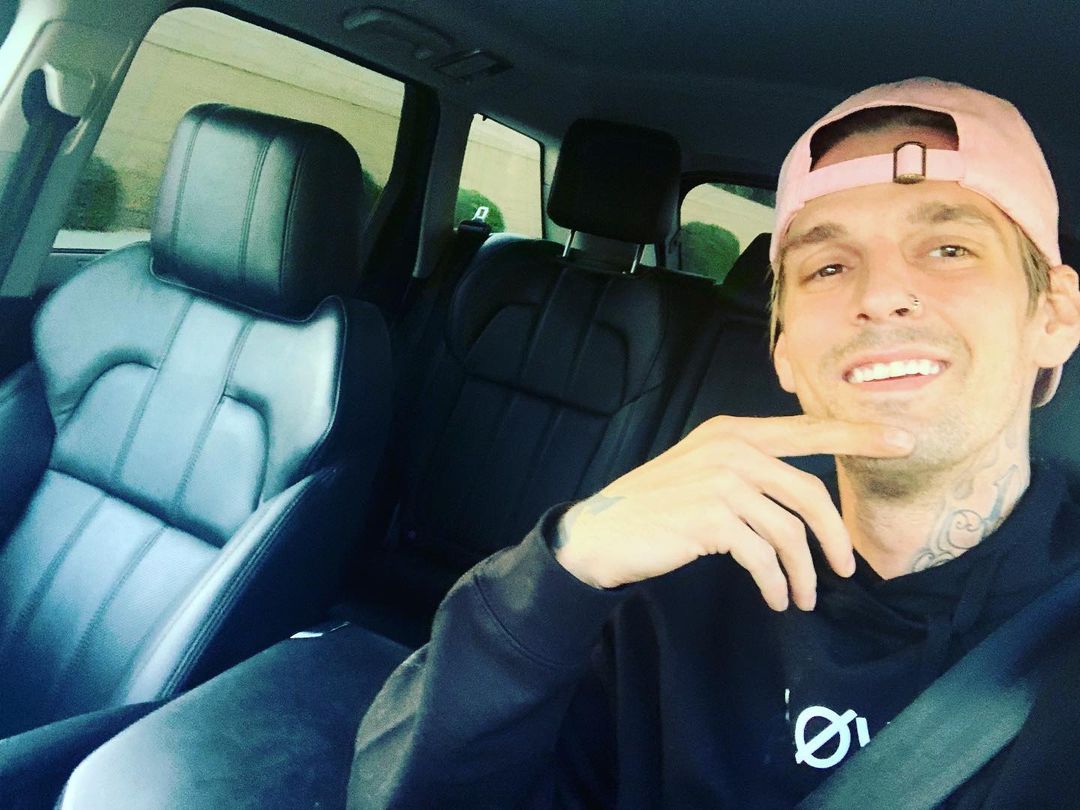 Aaron Carter, irmão mais novo de Nick dos Backstreet Boys, encontrado morto aos 34 anos