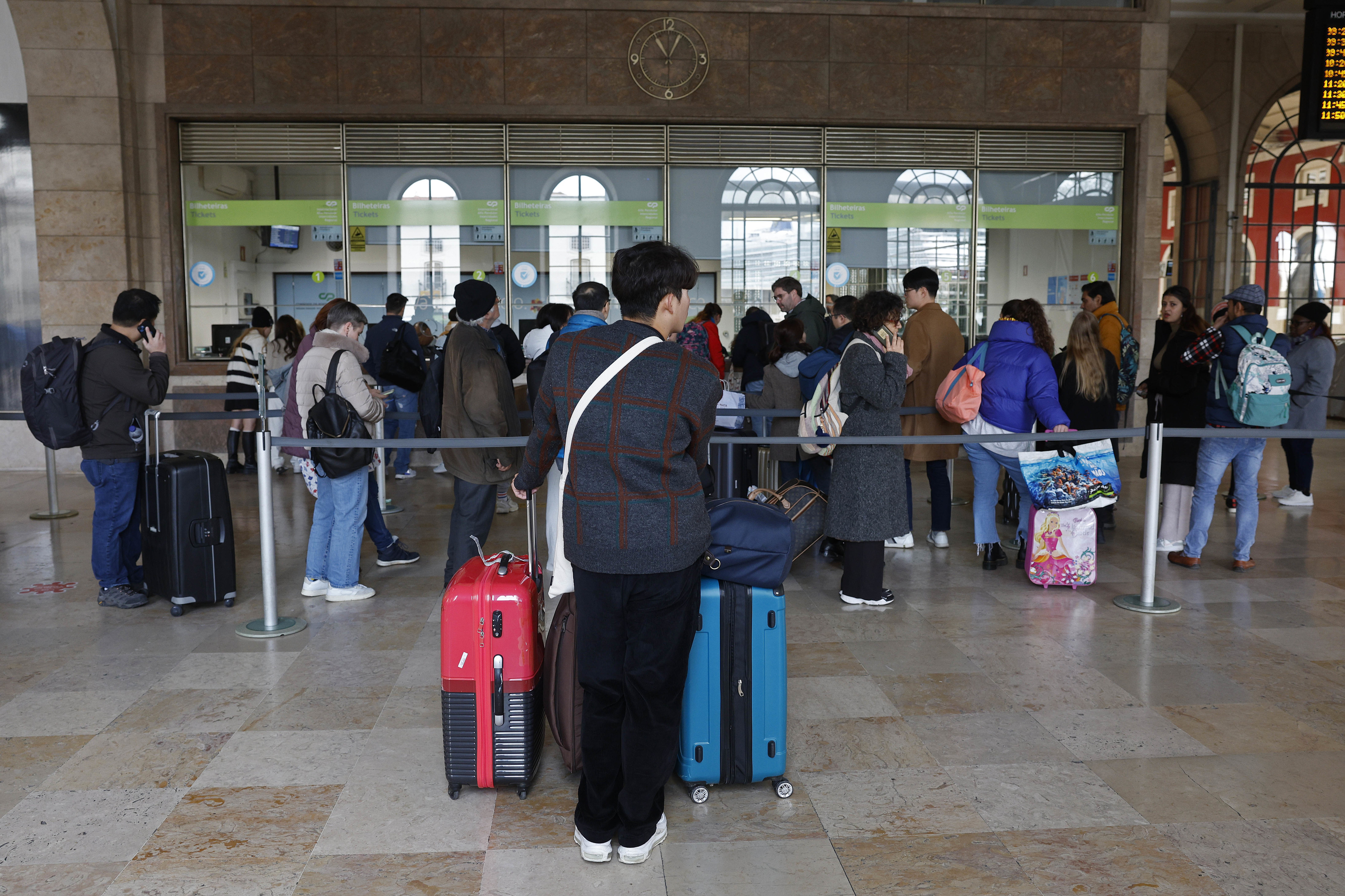 Comboios. Adesão à greve dos revisores, bilheteiras e chefias superior a 90%