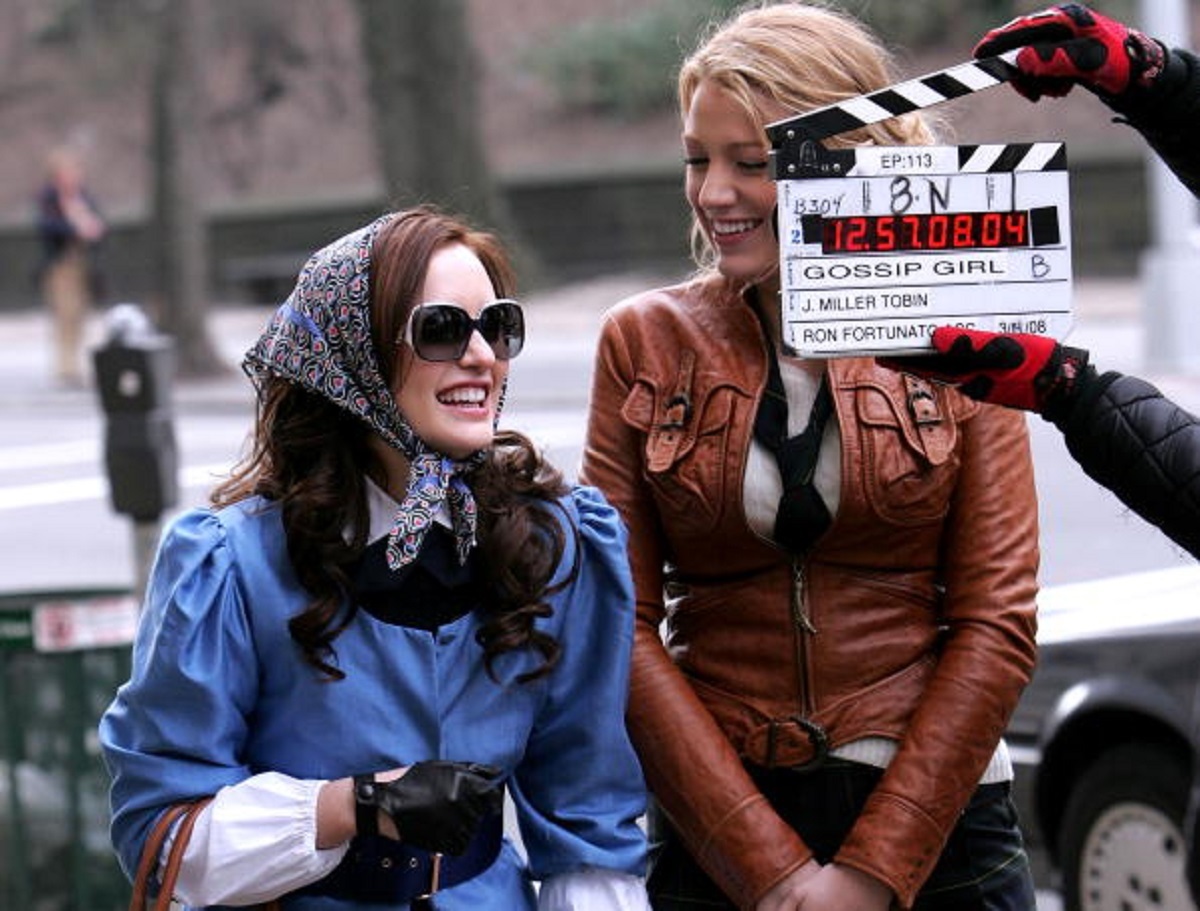 Canal americano e produtores da série discutem nova temporada de “Gossip Girl”