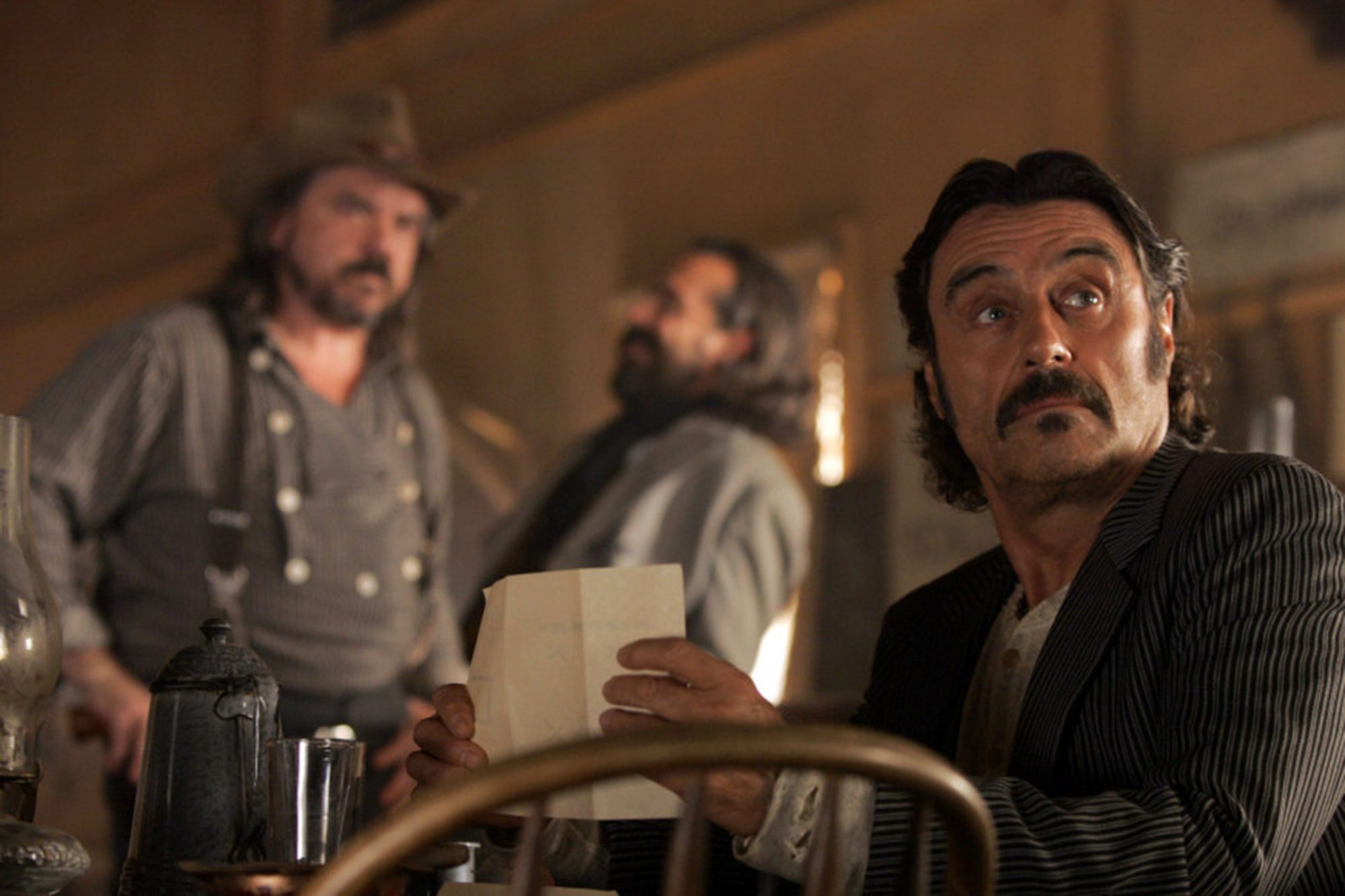 “Deadwood” é a série de culto que acabou cedo demais — e que vai regressar em filme