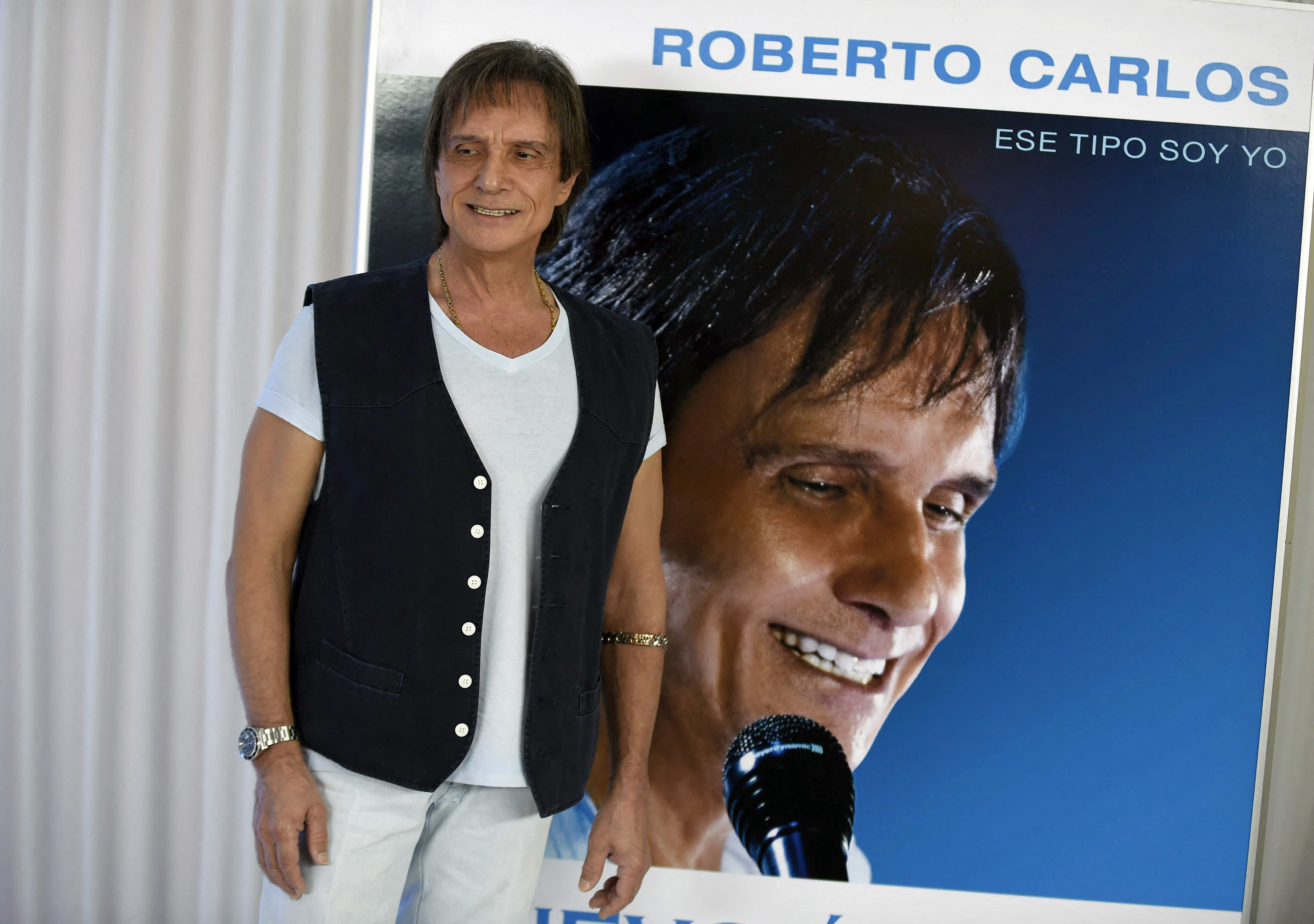 Traumas, amores e a fama: a história de Roberto Carlos contada em