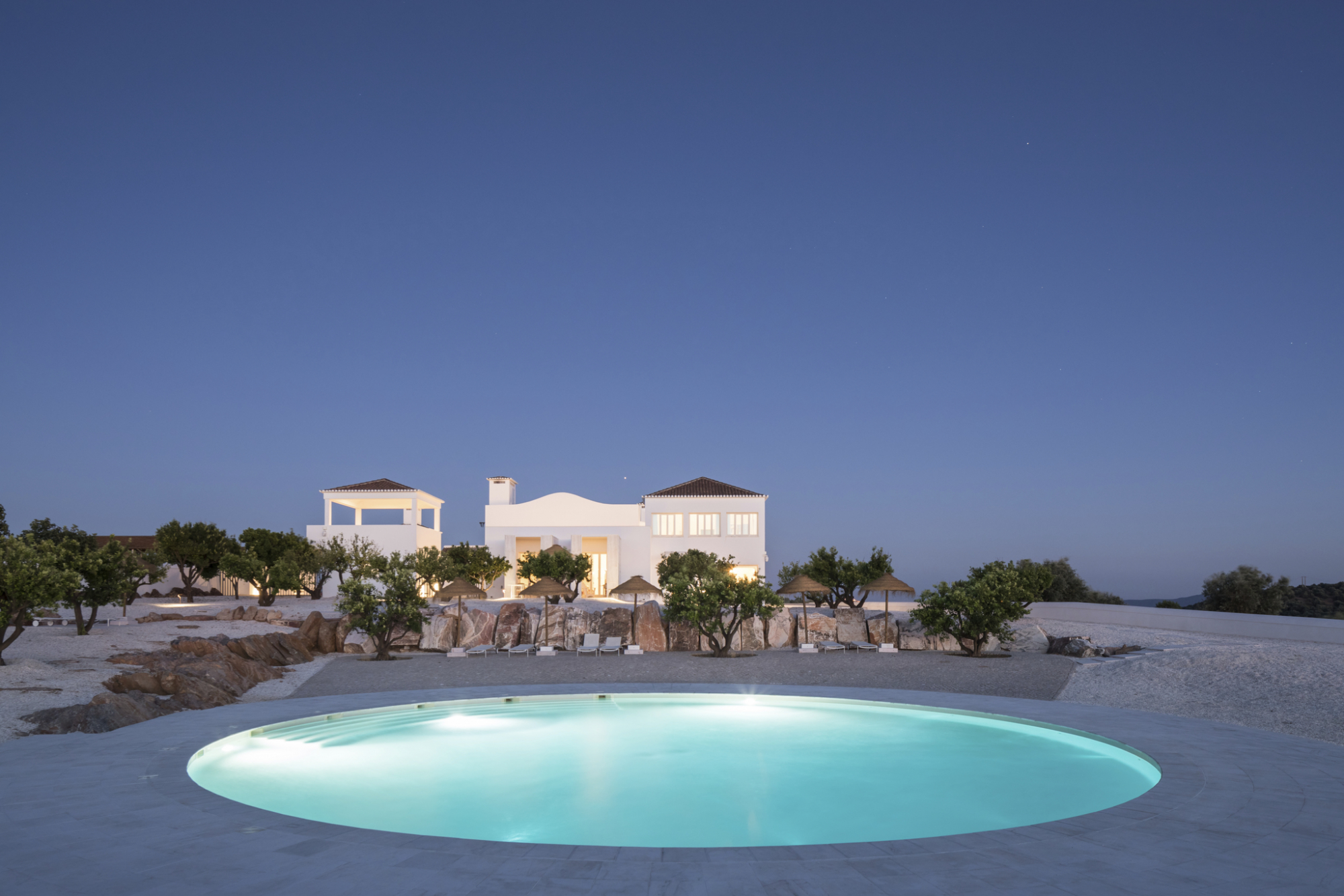 Alentejo. A guesthouse Dá Licença tem peças de arte únicas no mundo e suites com piscina privada