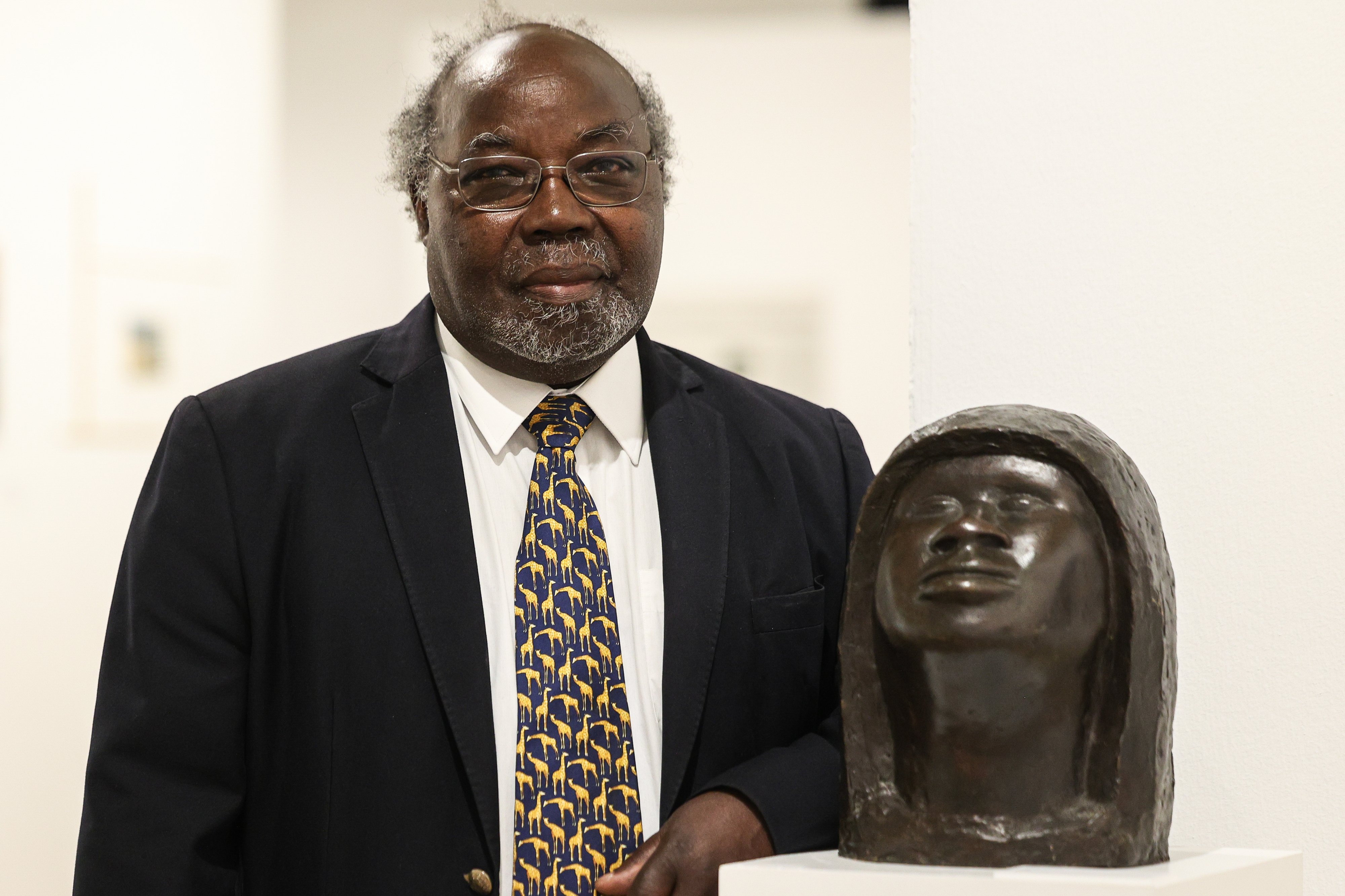 Artista moçambicano Lívio de Morais defende devolução de obras só quando  museus tiverem condições