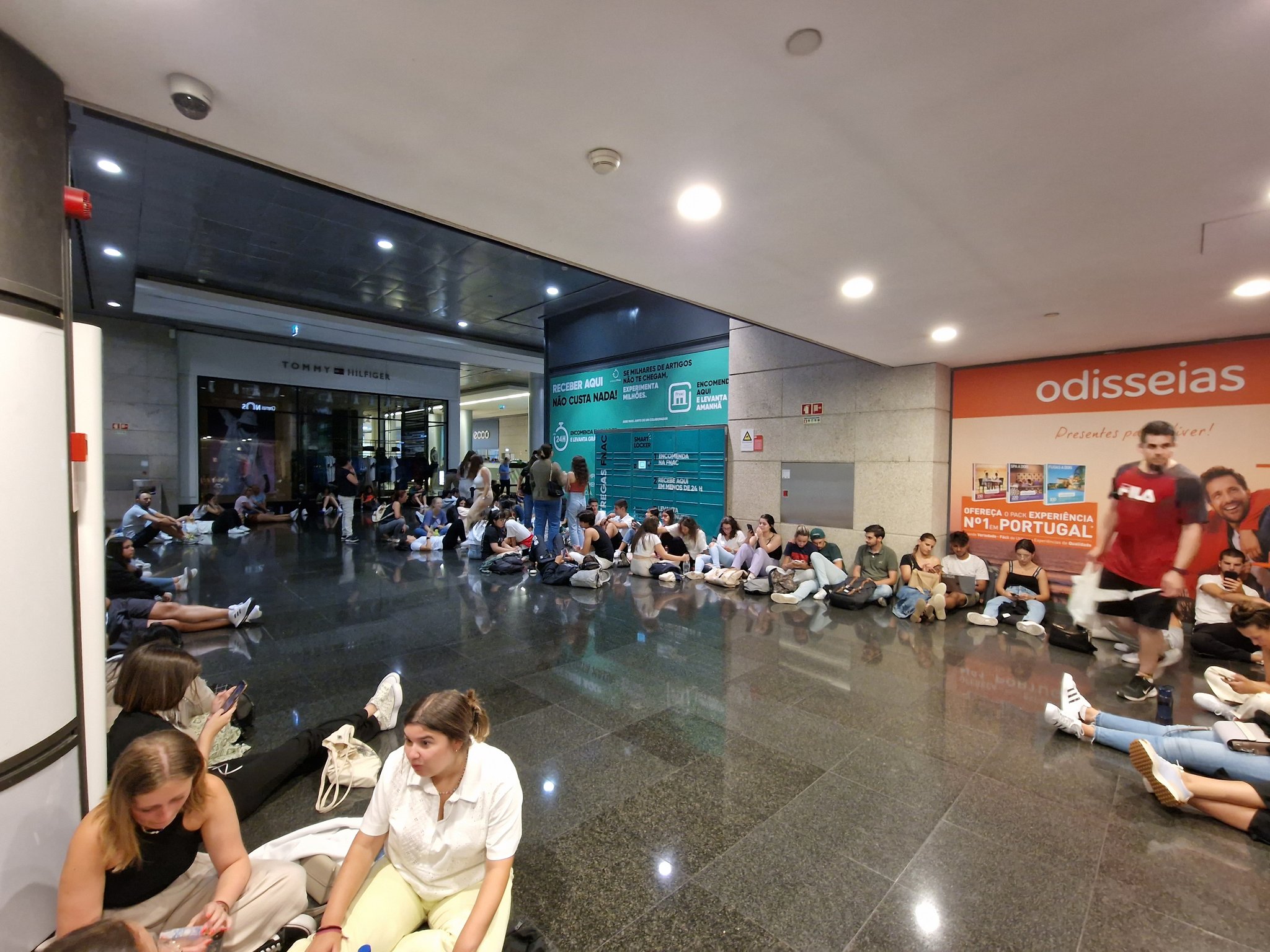 Coldplay anunciam segundo concerto. Fãs acampam toda a noite para conseguirem bilhetes