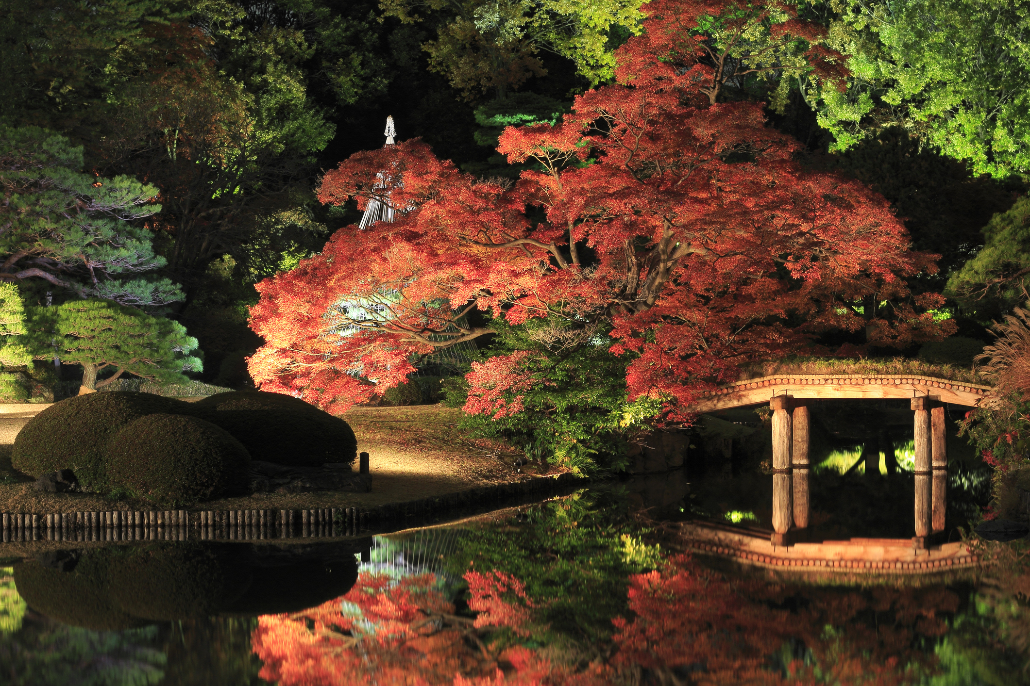 Lanterna de pedra japonesa sobre fundo branco decoração de jardim japonês  estilo cartoon