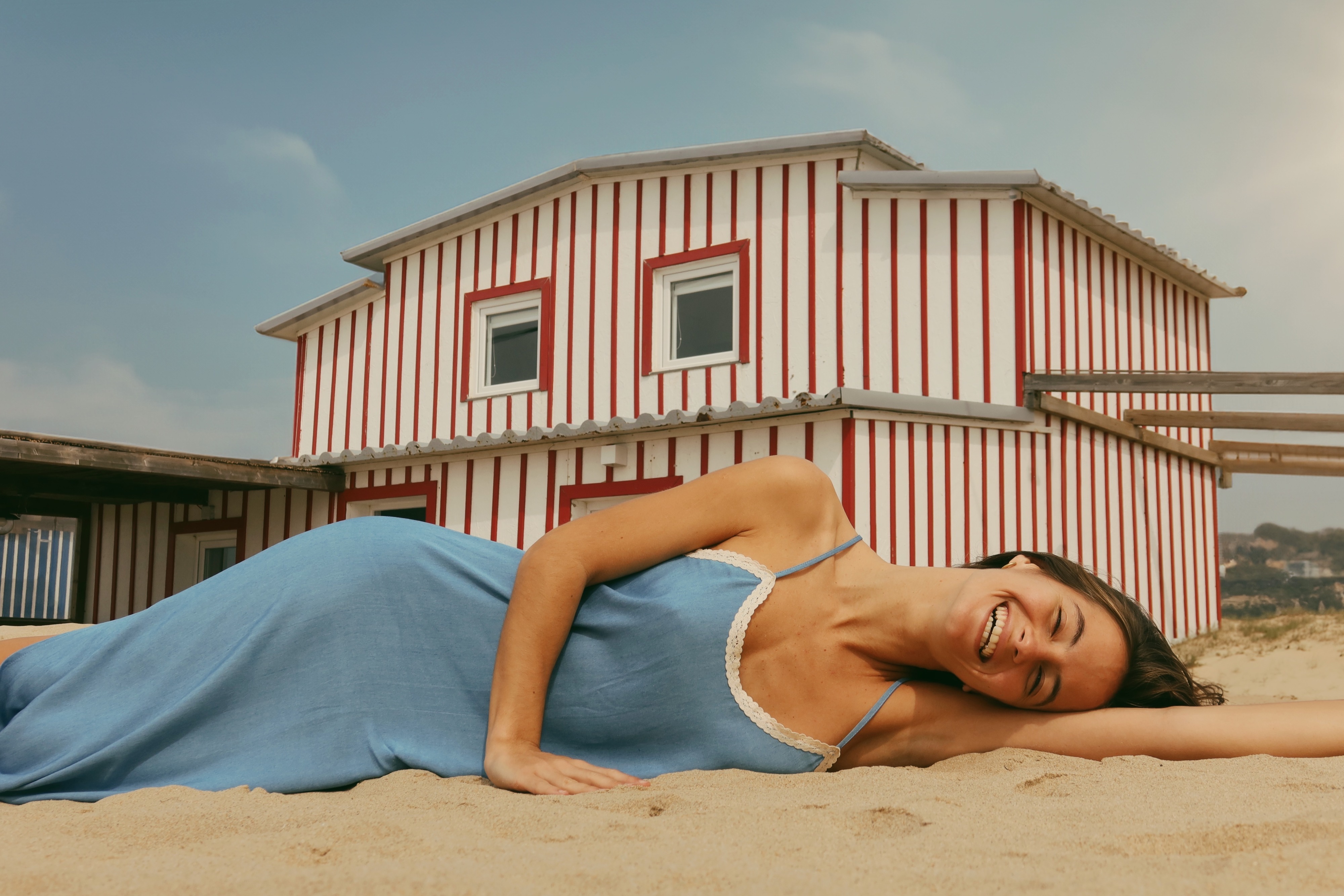 Ganga e bordado inglês. São estas as propostas da nova coleção desta marca portuguesa