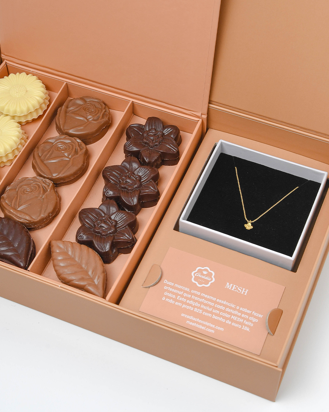 Este coffret junta um dos melhores chocolates do País e joias elegantes. Saiba quanto custa