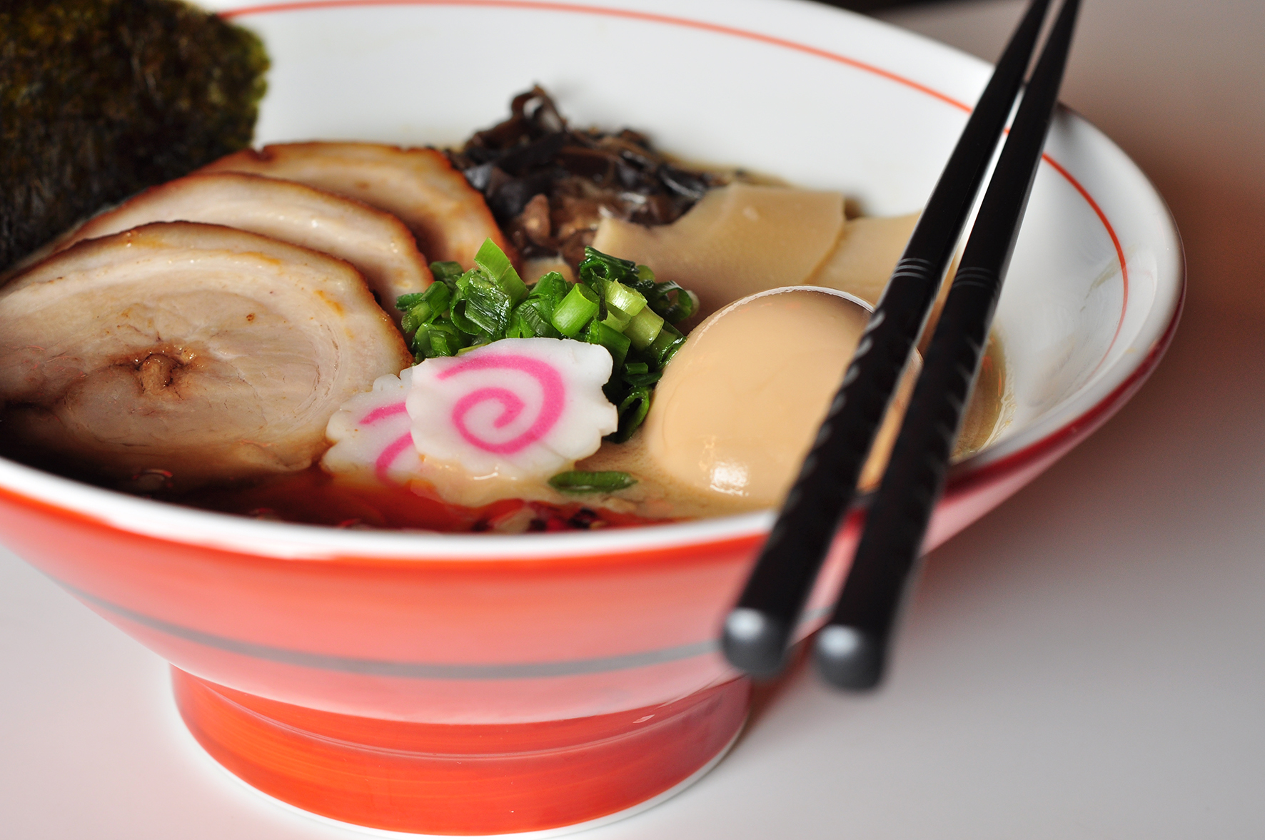 No novo Kapitan Ramen Bar, os caldos enchem as medidas de cada um — do tamanho ao picante