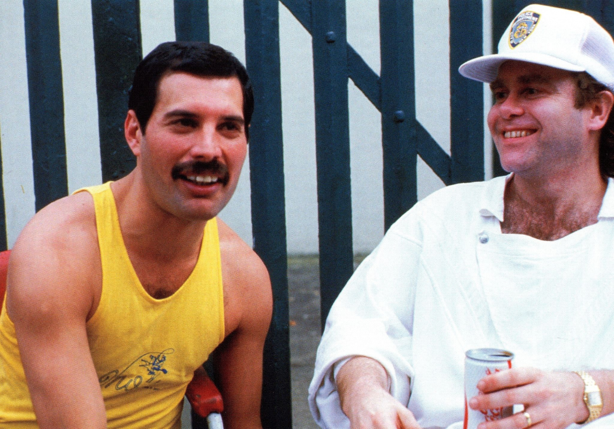 “Estava quase cego, demasiado fraco para se levantar”. Os últimos dias de Freddie Mercury, relatados por Elton John