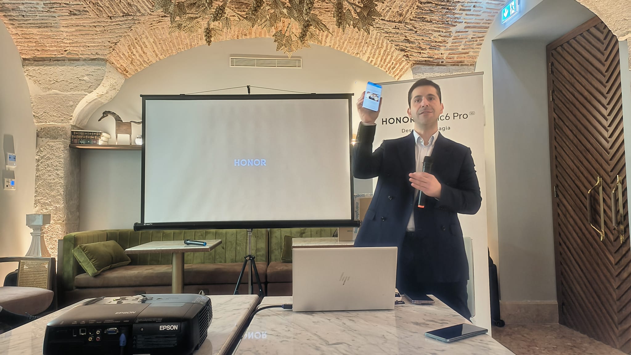 Honor reforça linha de smartphones em Portugal com o lançamento do dobrável Magic V2 e família Magic6