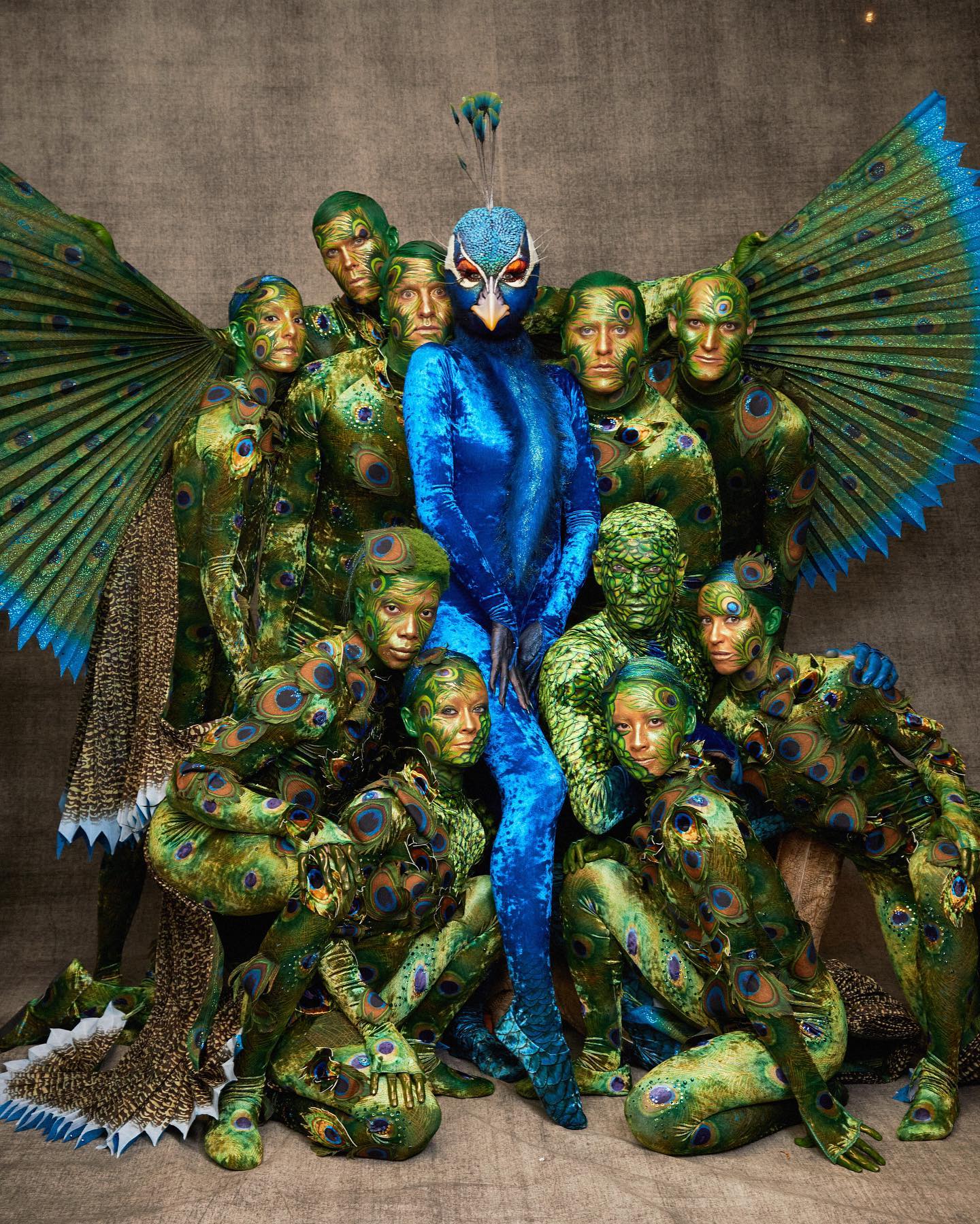 Heidi Klum volta a ser rainha do Halloween – agora em modo pavão. Veja os melhores disfarces deste ano