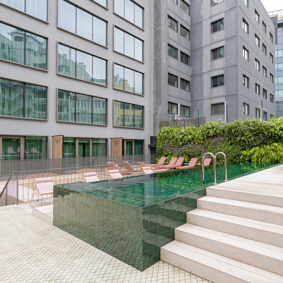 Luster Hotel. Precisamos da piscina do novo hotel de Lisboa no feed do nosso Instagram