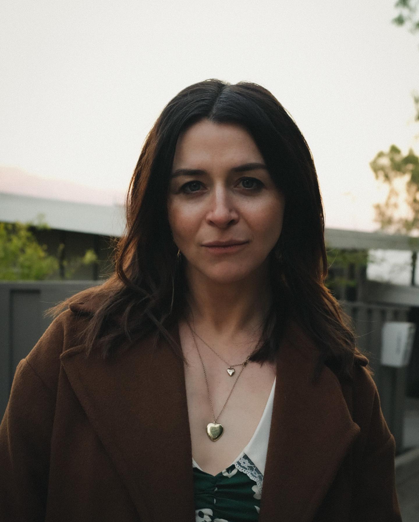 Atriz de “Anatomia de Grey” e filhas sobreviveram a incêndio em casa. Perdeu 4 animais e todos os pertences