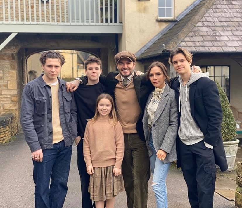 Filhos de David Beckham recriam evolução do cabelo do pai