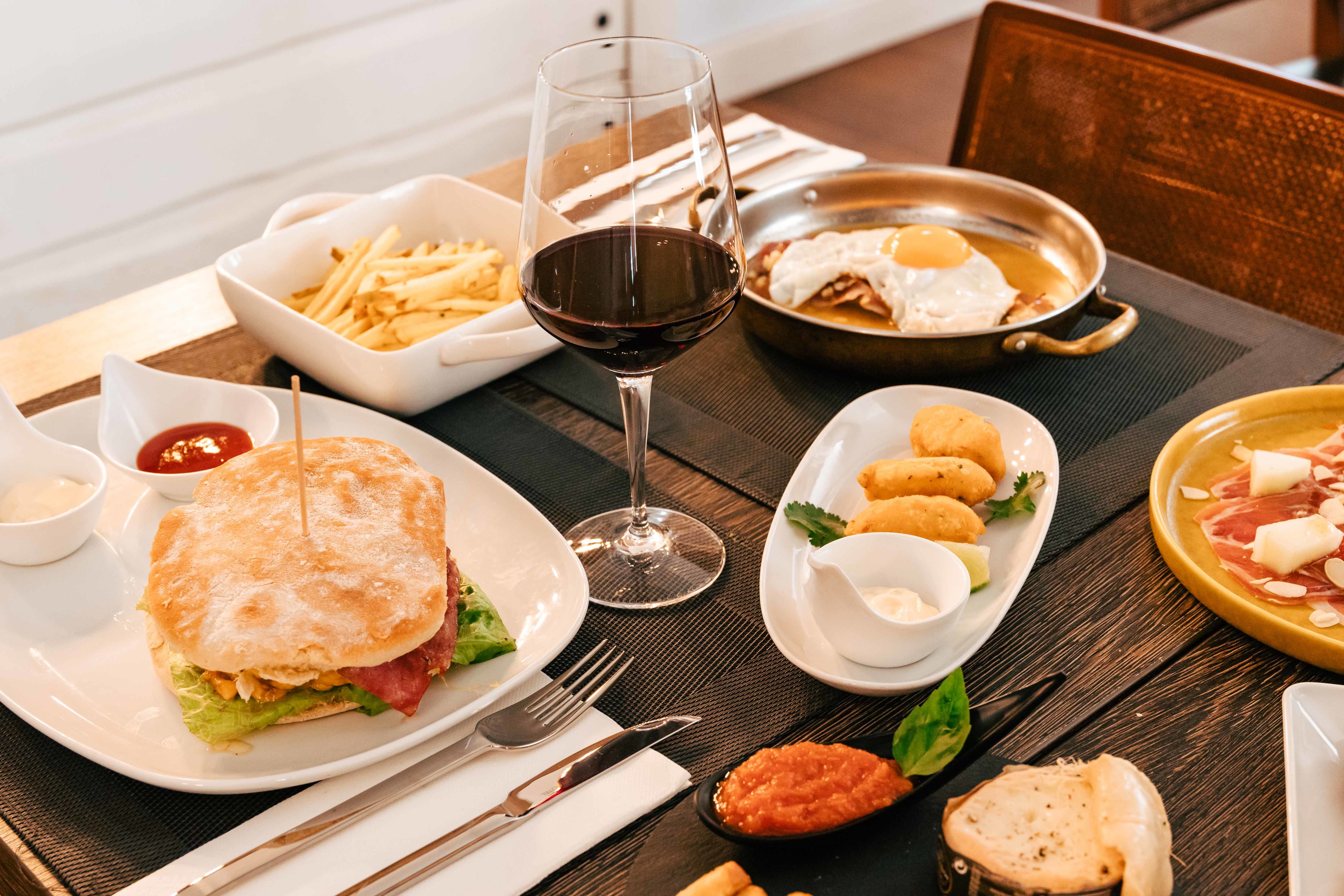 A nova carta do restaurante Ouro é realmente valiosa (e podia ganhar essa medalha). Veja os pratos