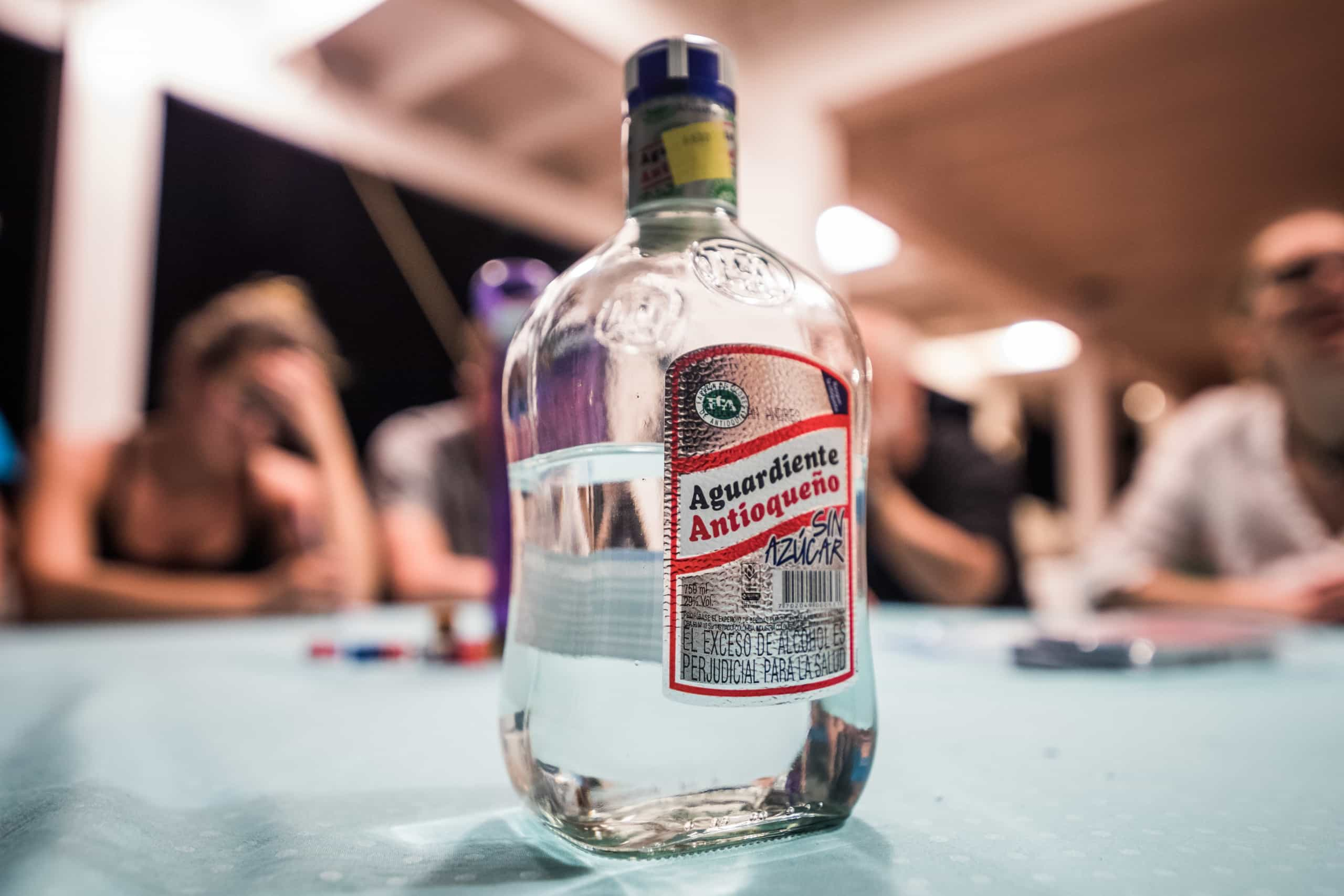 Es legal hacer aguardiente en casa