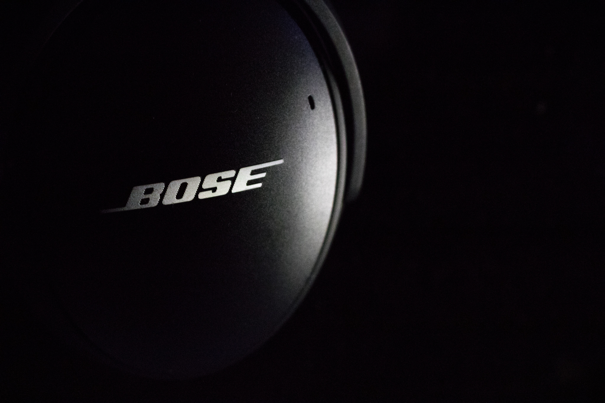 Bose encerra todas as suas lojas na Europa e América do Norte
