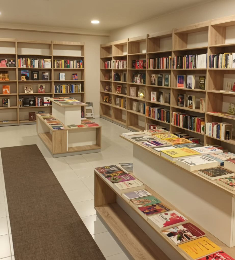 Inquieta. Este spot em Lisboa é um híbrido entre cafetaria e livraria, onde até pode levar o seu patudo