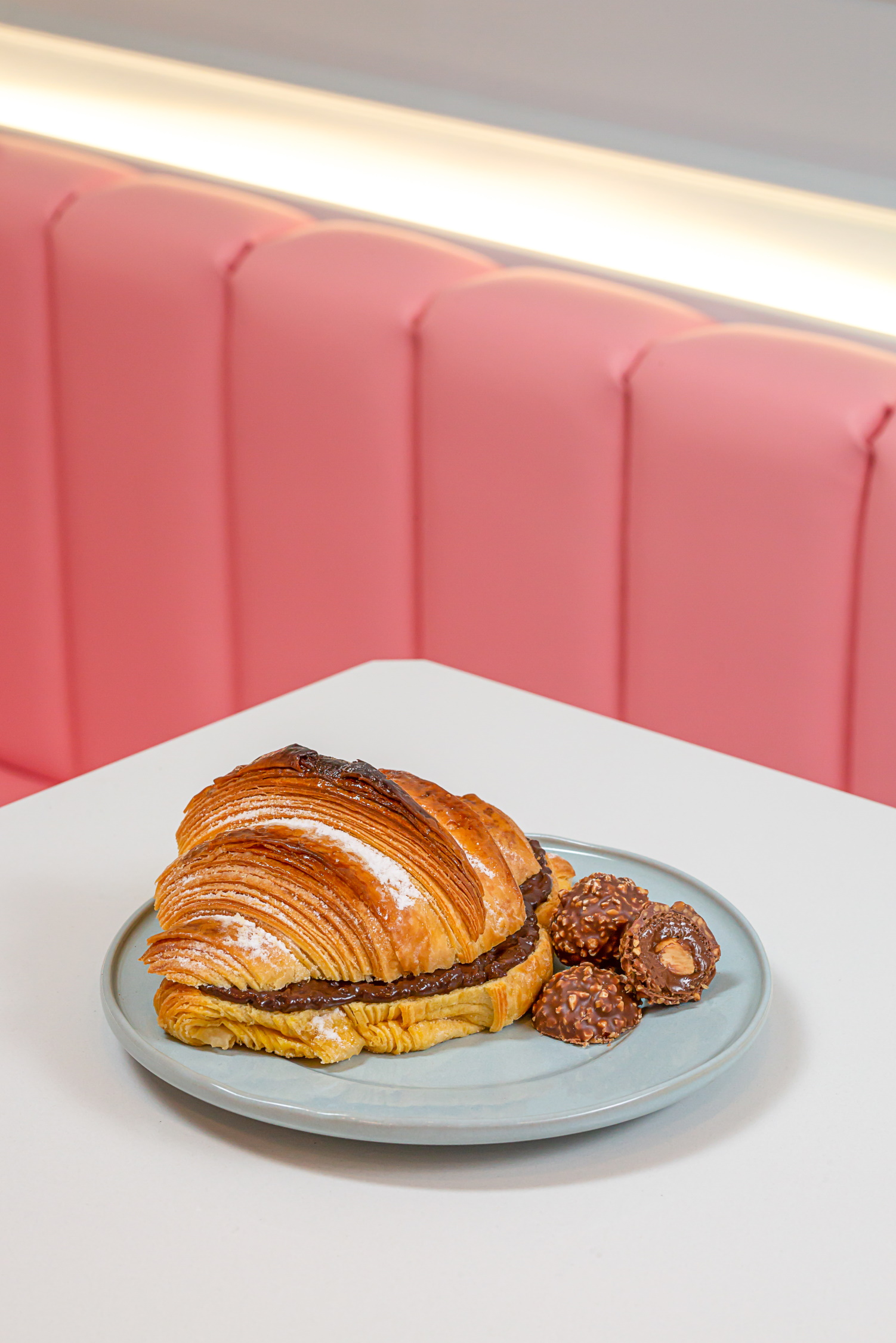 Um croissant de Natal só podia ter um recheio: Ferrero Rocher e este tem duas moradas