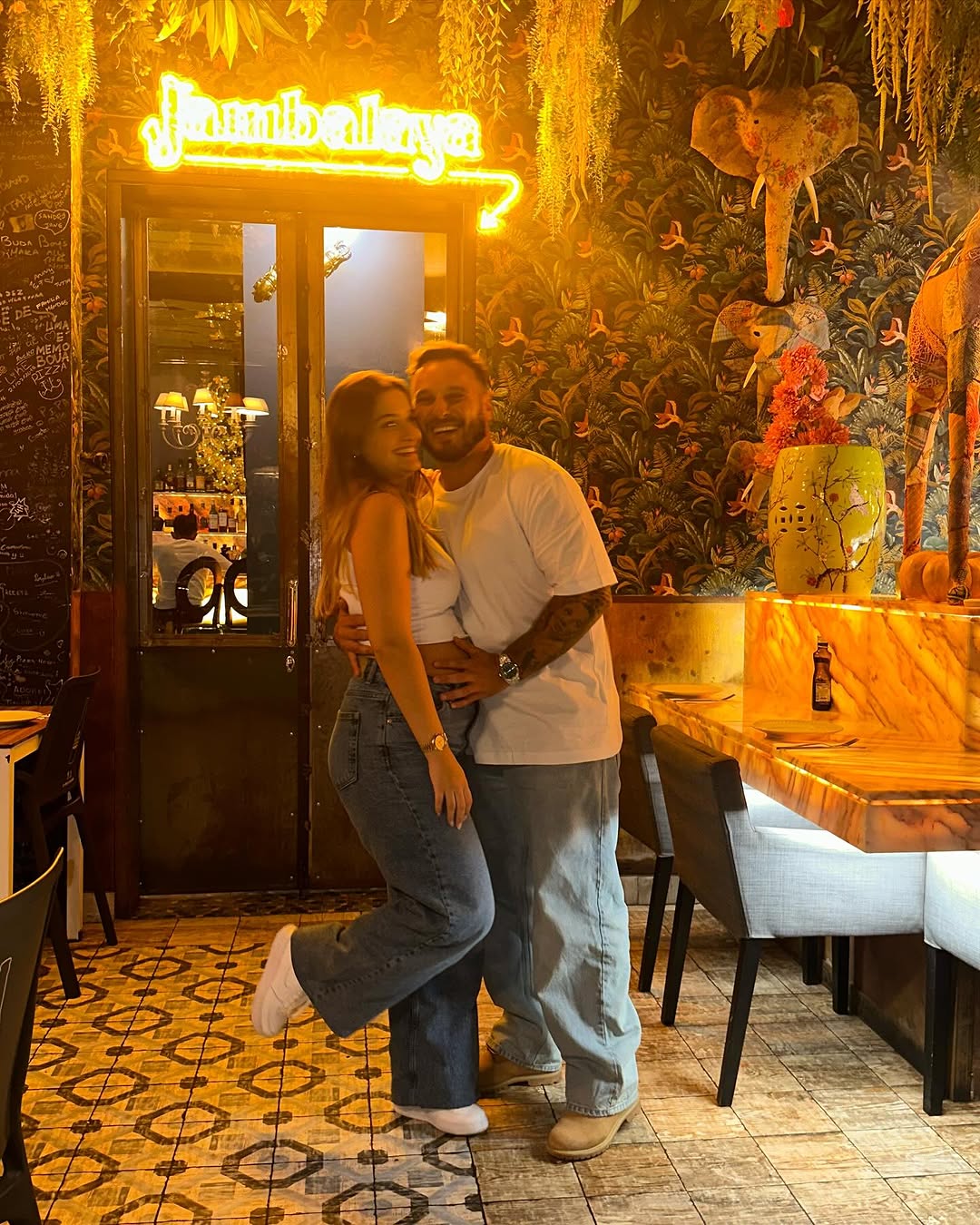 Miguel Vicente pede namorada em casamento no jantar de Natal. Veja o momento