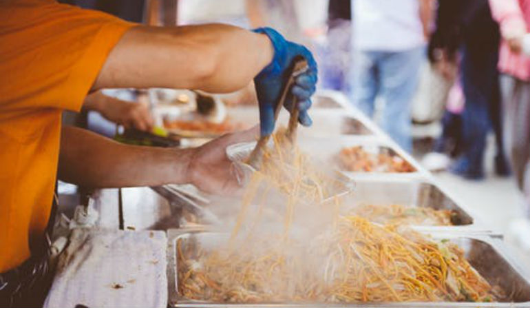 Cabo Verde, Benidorm ou Punta Cana entre os 10 destinos com mais intoxicações alimentares de turistas