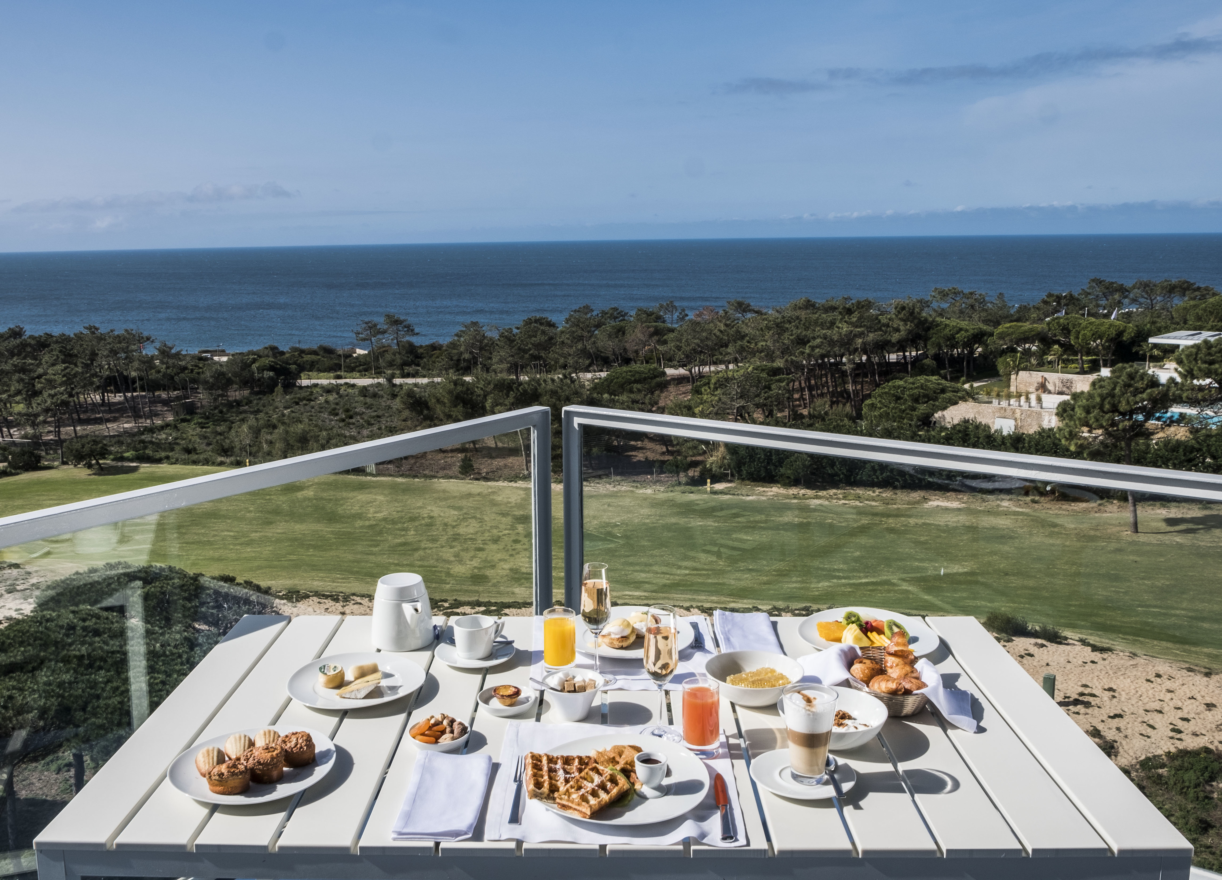 Veja bem esta mesa. Pode provar tudo no feriado (e está apenas a 40 minutos de Lisboa)