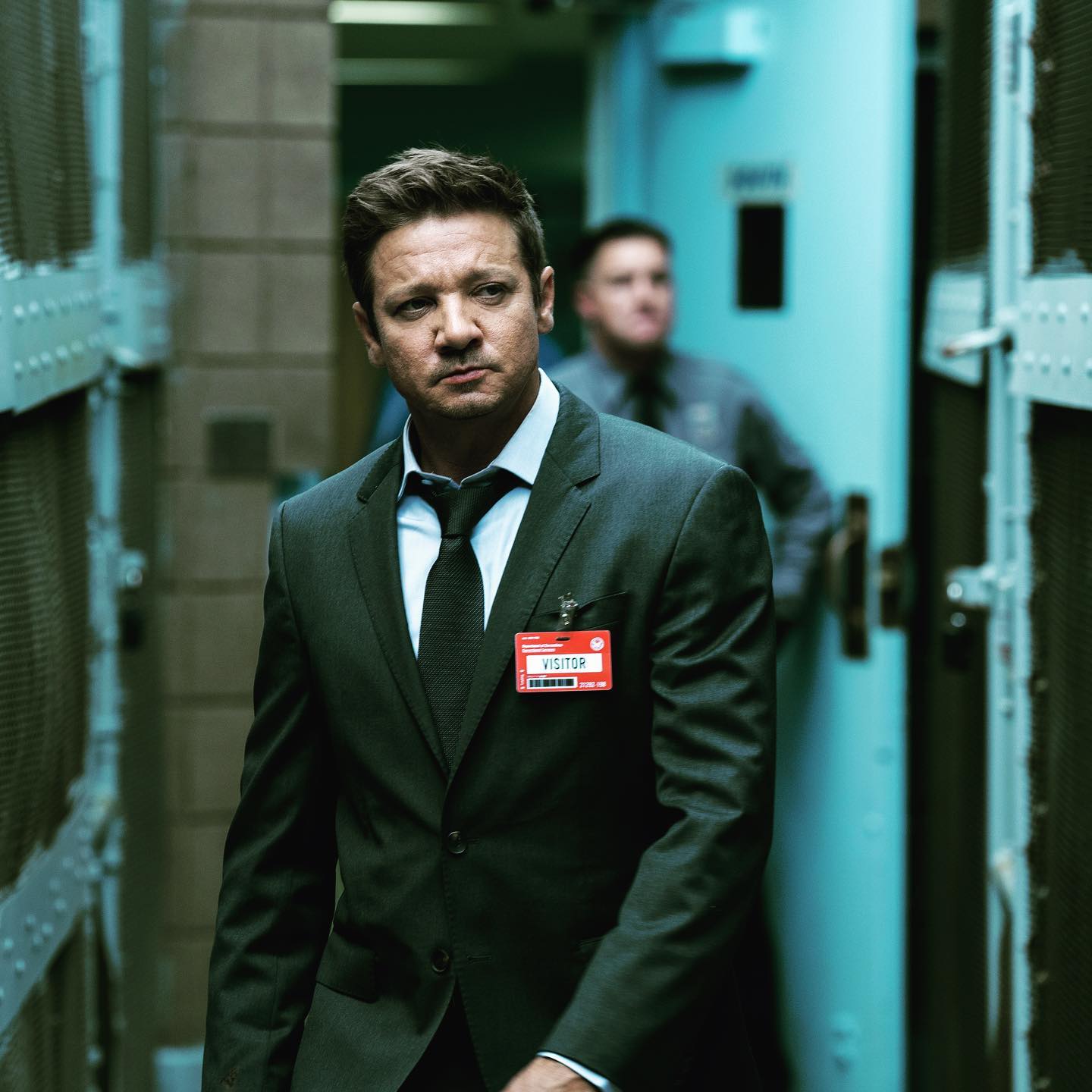 Jeremy Renner volta a andar após 3 meses do acidente com um limpa-neves que o esmagou