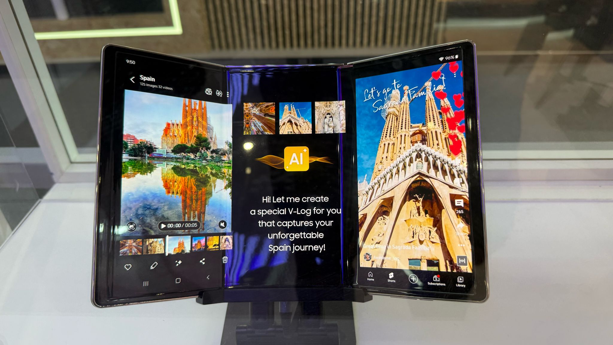 Samsung mostra ecrã tripartido e protótipo de consola portátil dobrável no Mobile World Congress