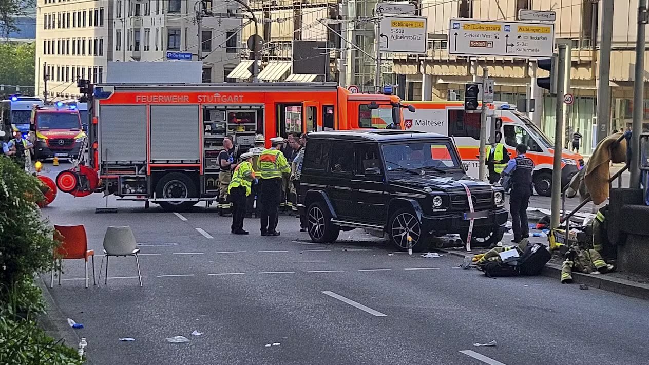 "Vários feridos" em atropelamento em massa em Estugarda. Polícia diz que não há provas de ataque terrorista
