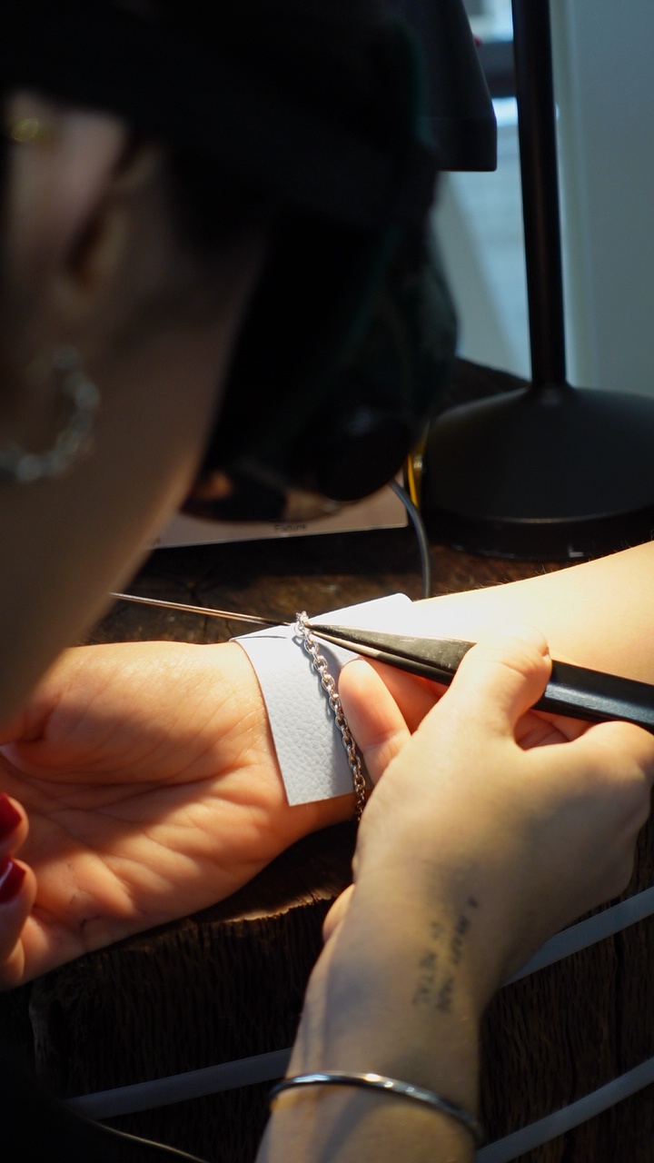 As pulseiras permanentes são a tendência do momento. Saiba do que falamos (e onde pode fazê-las)